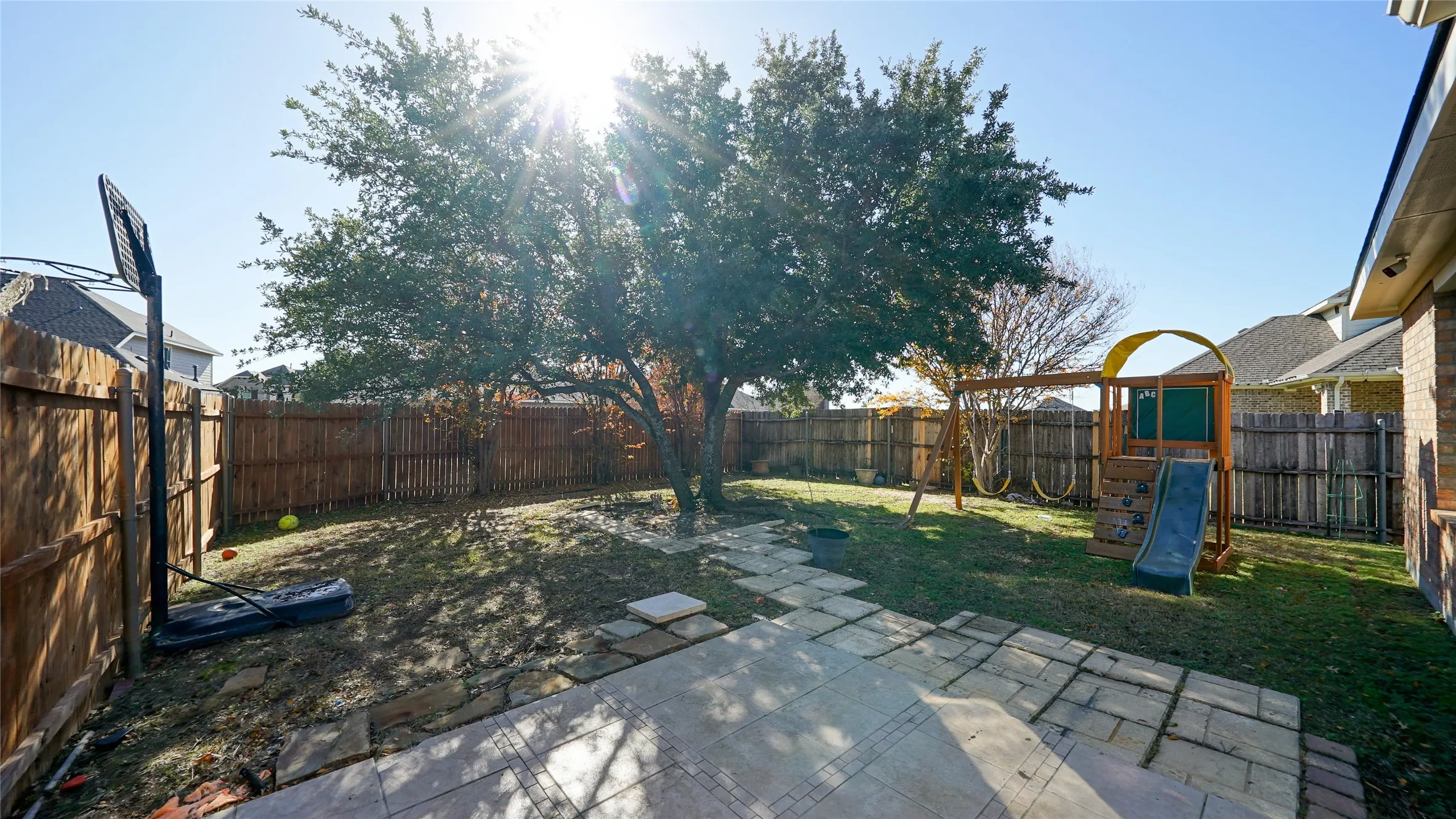 Single Family Residence For Rent in Ellis County , 620 Azalea, Glenn Heights, Texas 75154, 4 Bedroom, 2 Bathroom, 2 Garage spaces, 2,668 Sqft, built in 2005, mls#21366034, Real Estate Agent in Glenn Heights, Homes For Rent in Ellis county, Homes For Rent in Glenn Heights, Realtor in Glenn Heights Texas, Real Estate Brokerage Independent Realty Texas, Luminita Cordes Realtor