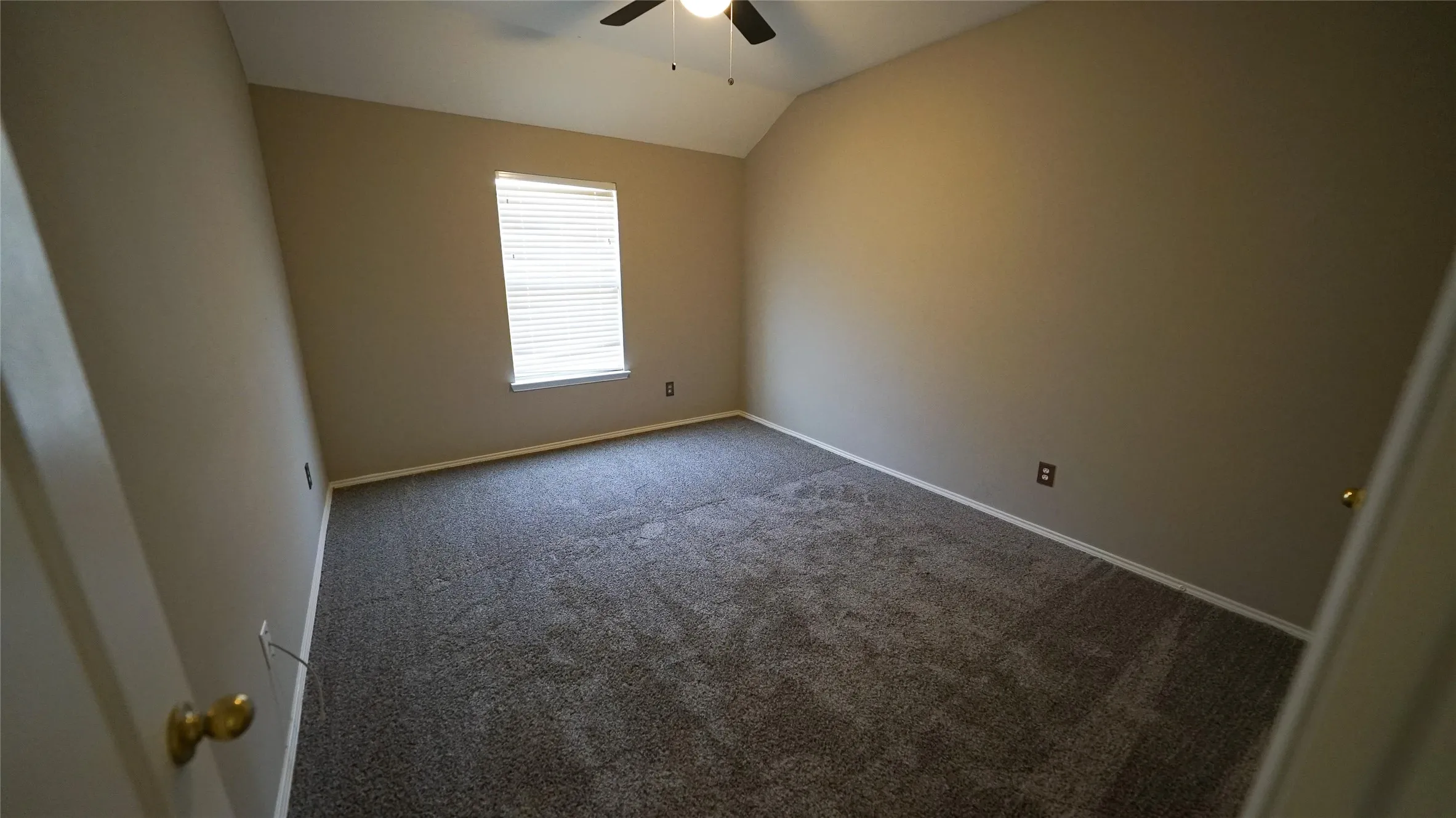 Single Family Residence For Rent in Ellis County , 620 Azalea, Glenn Heights, Texas 75154, 4 Bedroom, 2 Bathroom, 2 Garage spaces, 2,668 Sqft, built in 2005, mls#21366034, Real Estate Agent in Glenn Heights, Homes For Rent in Ellis county, Homes For Rent in Glenn Heights, Realtor in Glenn Heights Texas, Real Estate Brokerage Independent Realty Texas, Luminita Cordes Realtor