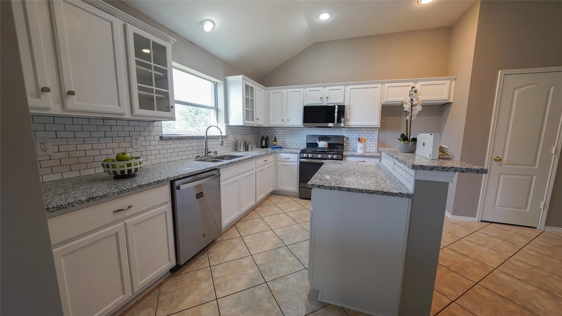 Single Family Residence For Rent in Ellis County , 620 Azalea, Glenn Heights, Texas 75154, 4 Bedroom, 2 Bathroom, 2 Garage spaces, 2,668 Sqft, built in 2005, mls#21366034, Real Estate Agent in Glenn Heights, Homes For Rent in Ellis county, Homes For Rent in Glenn Heights, Realtor in Glenn Heights Texas, Real Estate Brokerage Independent Realty Texas, Luminita Cordes Realtor