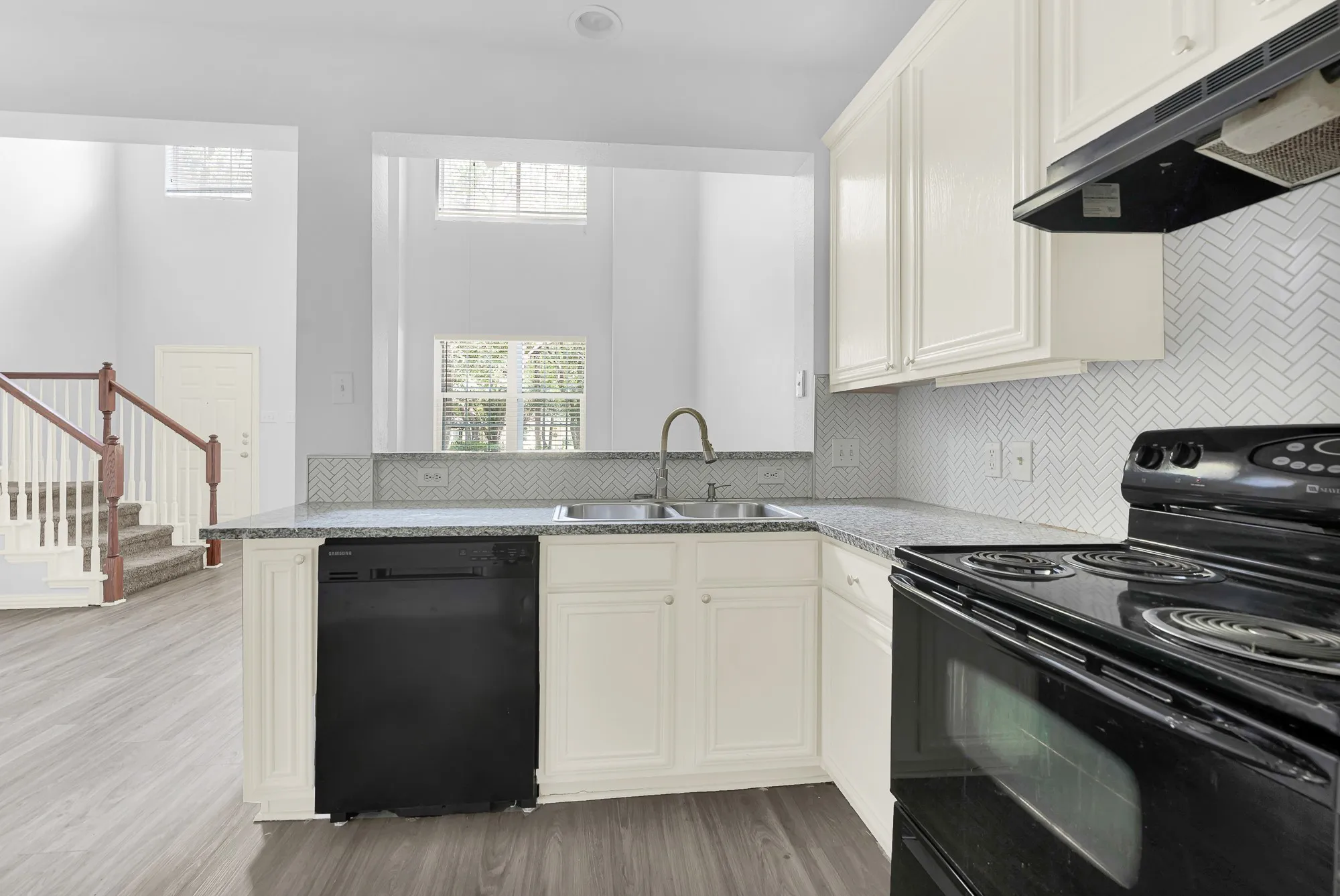 Townhouse For Sale in Tarrant County , 2603 Durango Ridge Drive, Bedford, Texas 76021, 2 Bedroom, 2 Bathroom, 2 Garage spaces, 1,216 Sqft, built in 2005, mls#21366038, Real Estate Agent in Bedford, Homes For Sale in Tarrant county, Homes For Sale in Bedford, Realtor in Bedford Texas, Real Estate Brokerage Independent Realty Texas, Luminita Cordes Realtor