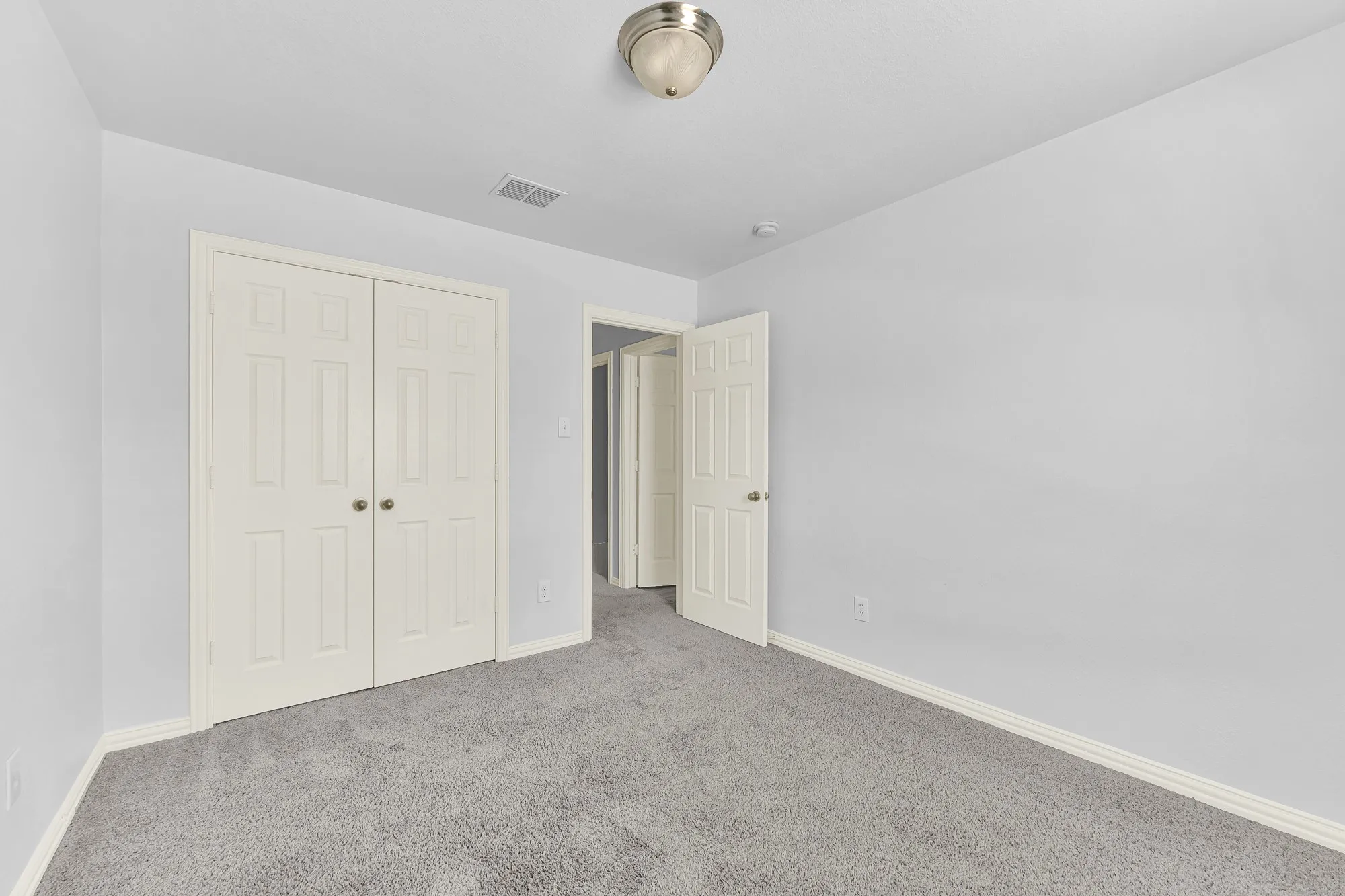 Townhouse For Sale in Tarrant County , 2603 Durango Ridge Drive, Bedford, Texas 76021, 2 Bedroom, 2 Bathroom, 2 Garage spaces, 1,216 Sqft, built in 2005, mls#21366038, Real Estate Agent in Bedford, Homes For Sale in Tarrant county, Homes For Sale in Bedford, Realtor in Bedford Texas, Real Estate Brokerage Independent Realty Texas, Luminita Cordes Realtor