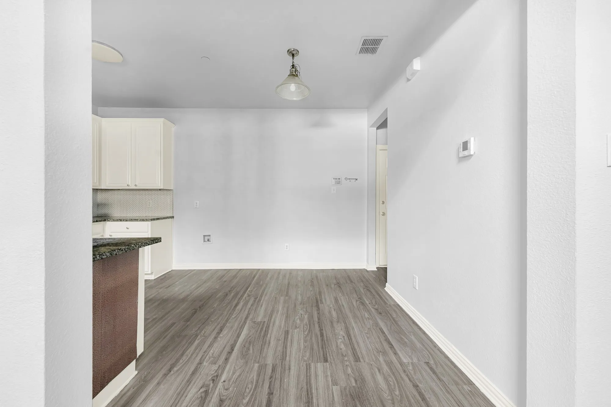 Townhouse For Sale in Tarrant County , 2603 Durango Ridge Drive, Bedford, Texas 76021, 2 Bedroom, 2 Bathroom, 2 Garage spaces, 1,216 Sqft, built in 2005, mls#21366038, Real Estate Agent in Bedford, Homes For Sale in Tarrant county, Homes For Sale in Bedford, Realtor in Bedford Texas, Real Estate Brokerage Independent Realty Texas, Luminita Cordes Realtor