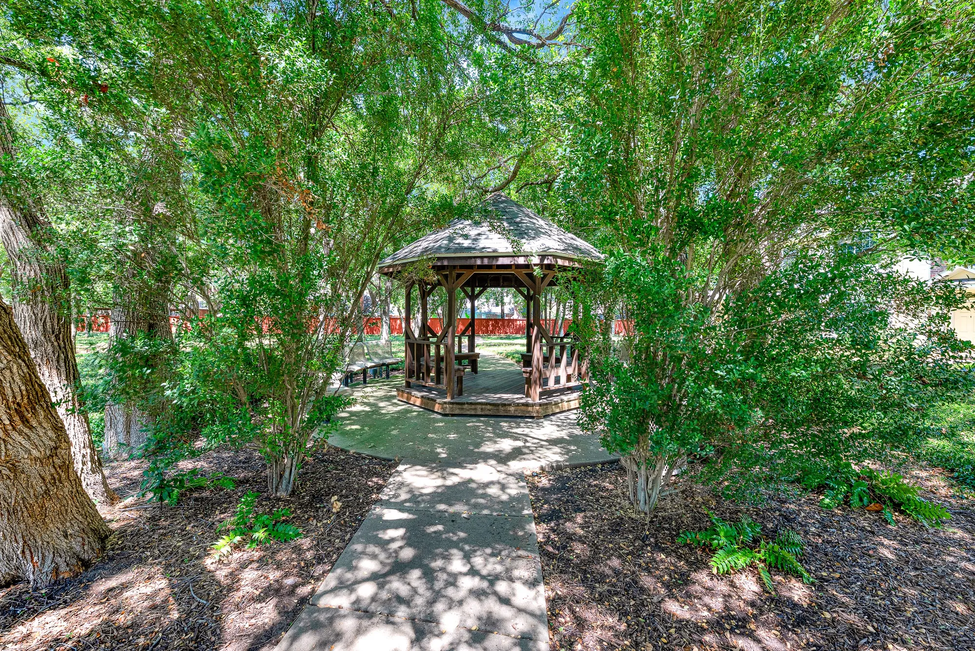 Townhouse For Sale in Tarrant County , 2603 Durango Ridge Drive, Bedford, Texas 76021, 2 Bedroom, 2 Bathroom, 2 Garage spaces, 1,216 Sqft, built in 2005, mls#21366038, Real Estate Agent in Bedford, Homes For Sale in Tarrant county, Homes For Sale in Bedford, Realtor in Bedford Texas, Real Estate Brokerage Independent Realty Texas, Luminita Cordes Realtor