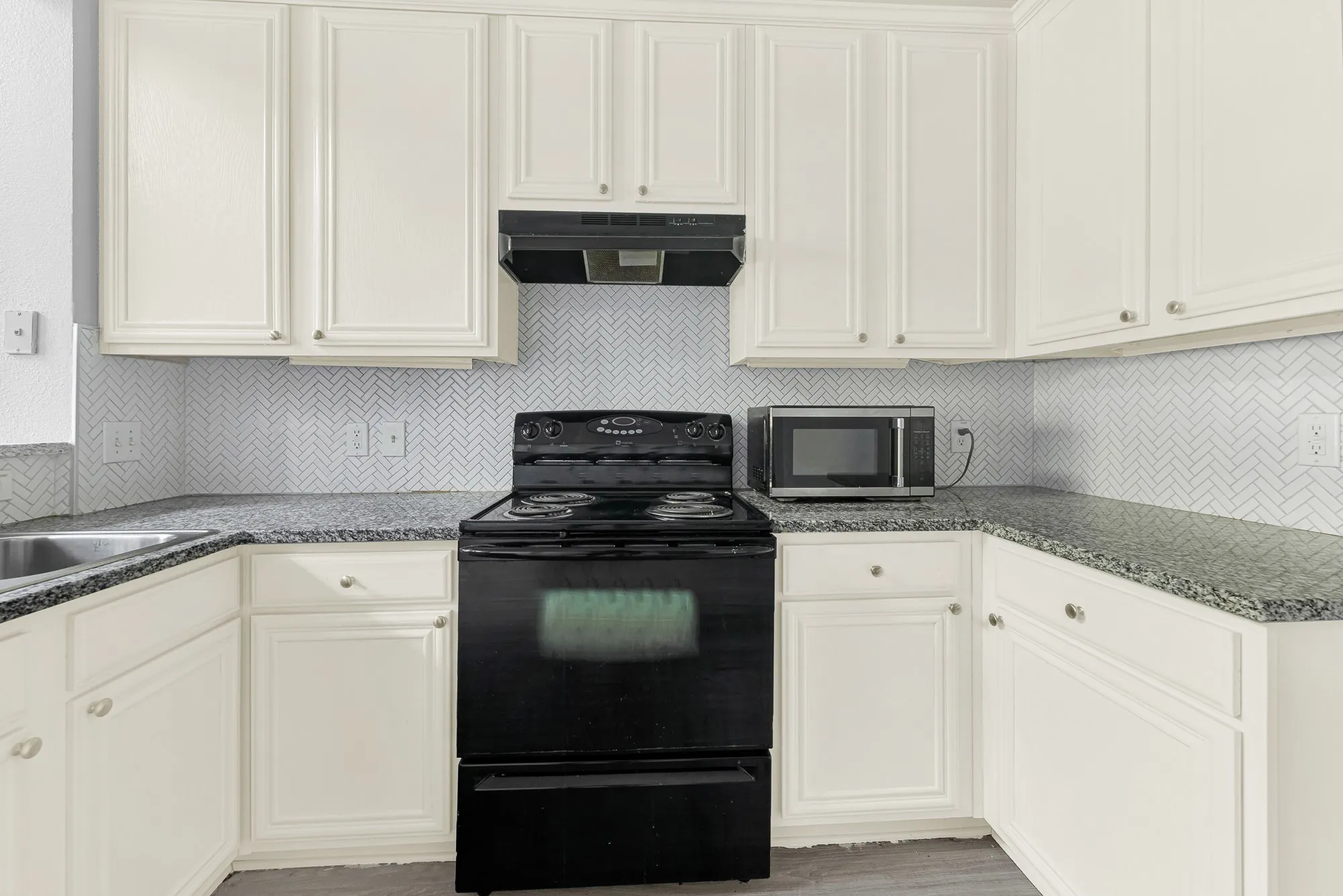 Townhouse For Sale in Tarrant County , 2603 Durango Ridge Drive, Bedford, Texas 76021, 2 Bedroom, 2 Bathroom, 2 Garage spaces, 1,216 Sqft, built in 2005, mls#21366038, Real Estate Agent in Bedford, Homes For Sale in Tarrant county, Homes For Sale in Bedford, Realtor in Bedford Texas, Real Estate Brokerage Independent Realty Texas, Luminita Cordes Realtor