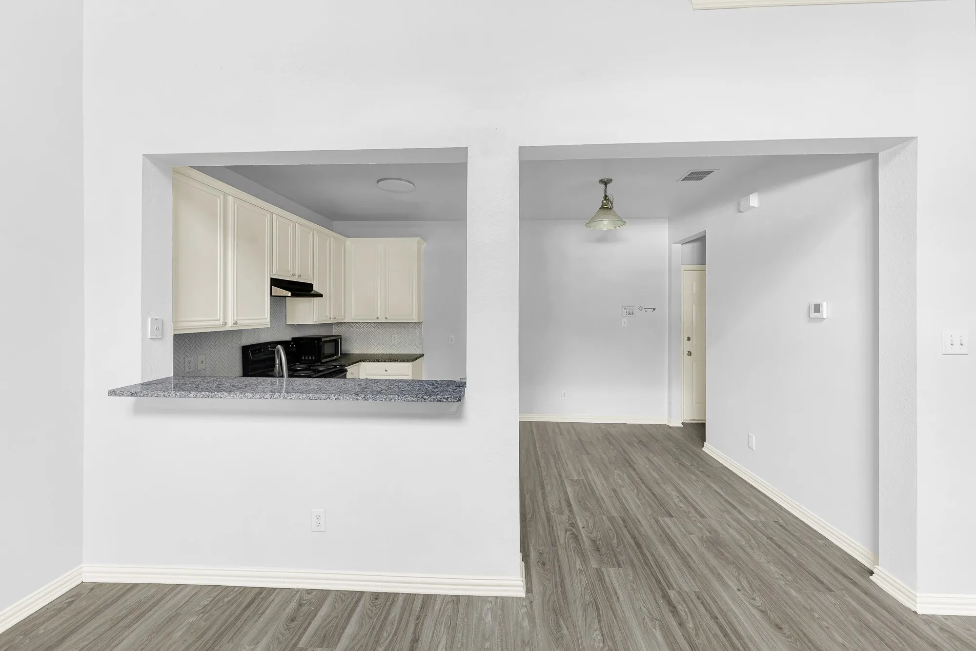 Townhouse For Sale in Tarrant County , 2603 Durango Ridge Drive, Bedford, Texas 76021, 2 Bedroom, 2 Bathroom, 2 Garage spaces, 1,216 Sqft, built in 2005, mls#21366038, Real Estate Agent in Bedford, Homes For Sale in Tarrant county, Homes For Sale in Bedford, Realtor in Bedford Texas, Real Estate Brokerage Independent Realty Texas, Luminita Cordes Realtor