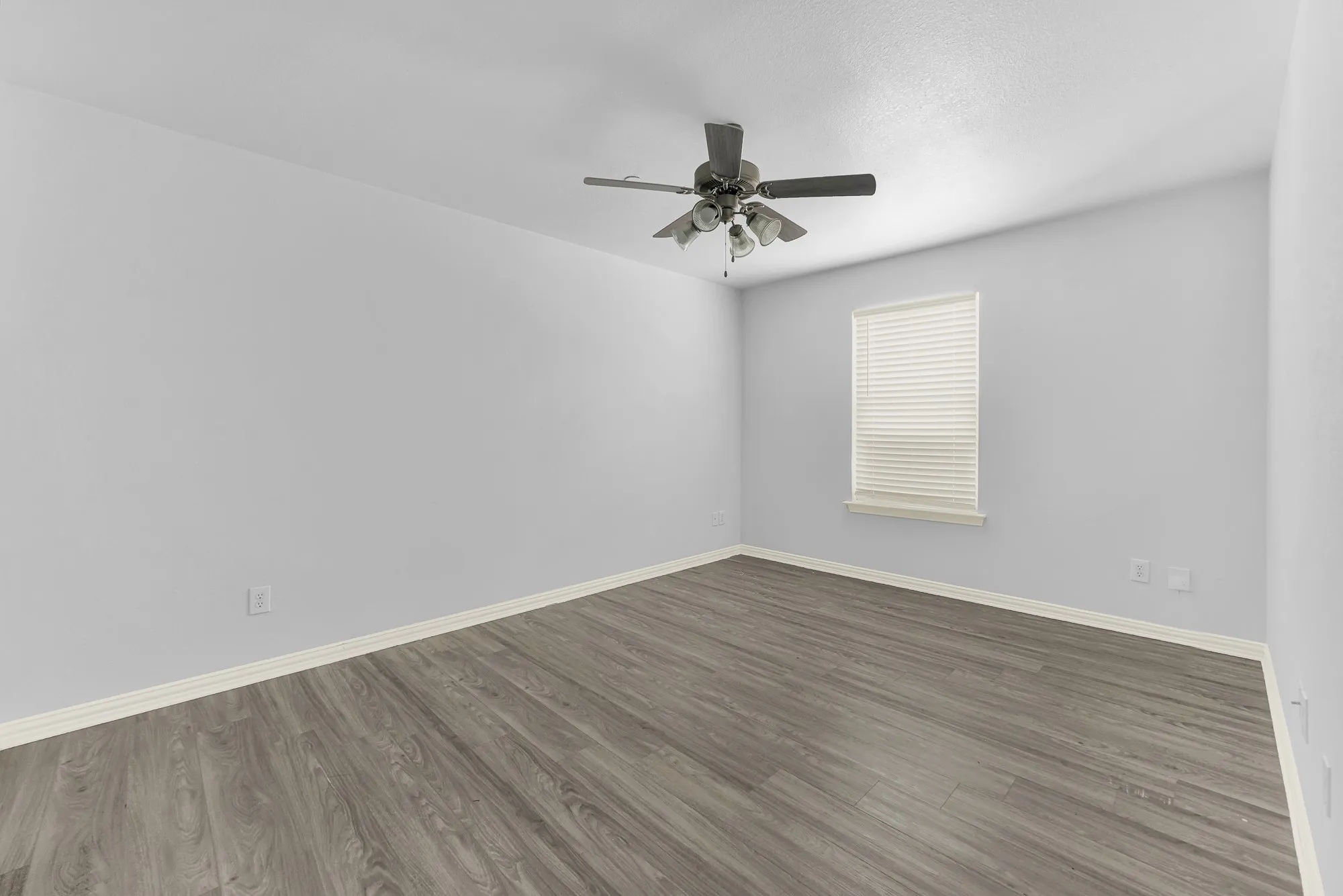 Townhouse For Sale in Tarrant County , 2603 Durango Ridge Drive, Bedford, Texas 76021, 2 Bedroom, 2 Bathroom, 2 Garage spaces, 1,216 Sqft, built in 2005, mls#21366038, Real Estate Agent in Bedford, Homes For Sale in Tarrant county, Homes For Sale in Bedford, Realtor in Bedford Texas, Real Estate Brokerage Independent Realty Texas, Luminita Cordes Realtor