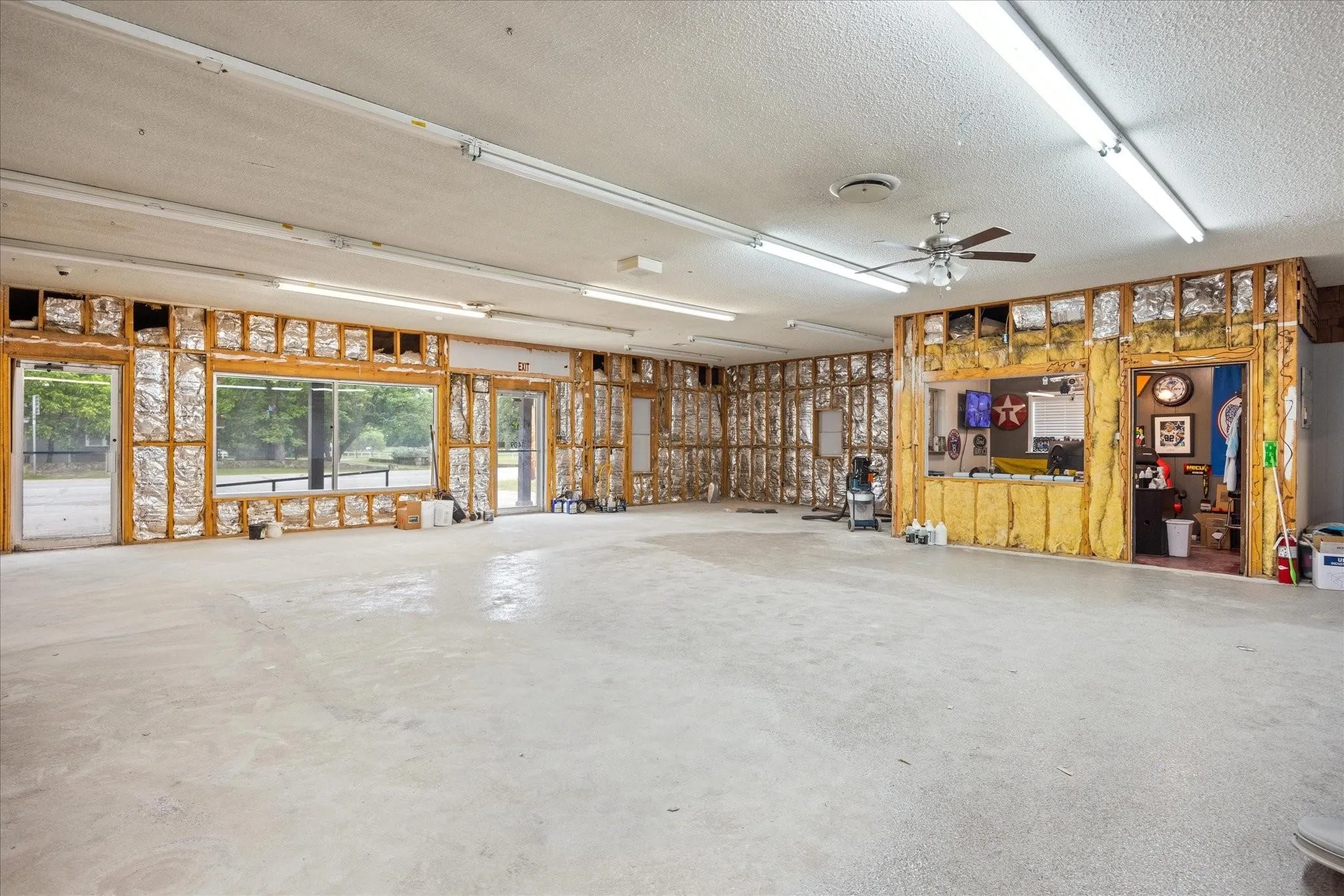 Business For Sale in Somervell County , 1409 Barnard Street, Glen Rose, Texas 76043, 0, 0, Garage spaces, 0 Sqft, built in 2000, Price $690,000, mls#21365001, Real Estate Agent in Glen Rose, Homes For Sale in Somervell county, Homes For Sale in Glen Rose, Realtor in Glen Rose Texas, Real Estate Brokerage Independent Realty Texas, Luminita Cordes Realtor