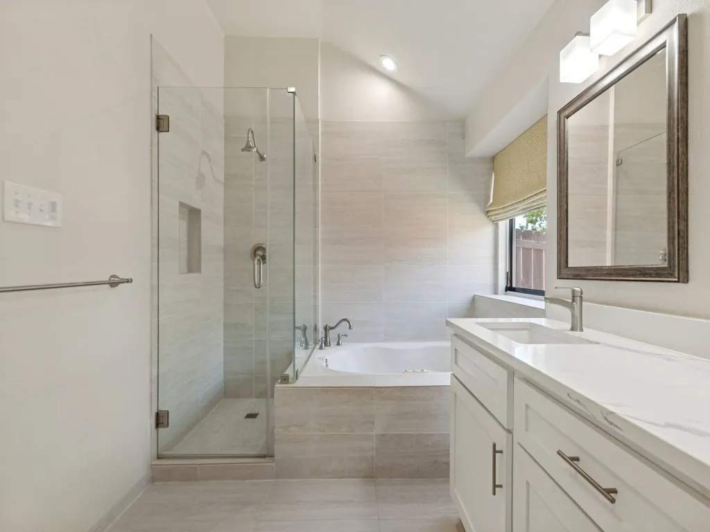 Single Family Residence For Sale in Denton County , 2091 Briarcliff Road, Lewisville, Texas 75067, 4 Bedroom, 2 Bathroom, 2 Garage spaces, 1,742 Sqft, built in 1988, mls#21364900, Real Estate Agent in Lewisville, Homes For Sale in Denton county, Homes For Sale in Lewisville, Realtor in Lewisville Texas, Real Estate Brokerage Independent Realty Texas, Luminita Cordes Realtor