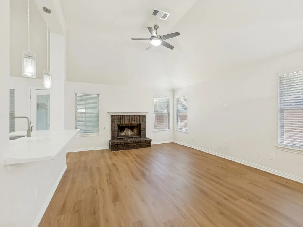 Single Family Residence For Sale in Denton County , 2091 Briarcliff Road, Lewisville, Texas 75067, 4 Bedroom, 2 Bathroom, 2 Garage spaces, 1,742 Sqft, built in 1988, mls#21364900, Real Estate Agent in Lewisville, Homes For Sale in Denton county, Homes For Sale in Lewisville, Realtor in Lewisville Texas, Real Estate Brokerage Independent Realty Texas, Luminita Cordes Realtor