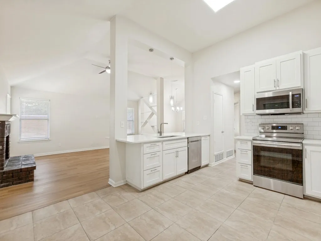Single Family Residence For Sale in Denton County , 2091 Briarcliff Road, Lewisville, Texas 75067, 4 Bedroom, 2 Bathroom, 2 Garage spaces, 1,742 Sqft, built in 1988, mls#21364900, Real Estate Agent in Lewisville, Homes For Sale in Denton county, Homes For Sale in Lewisville, Realtor in Lewisville Texas, Real Estate Brokerage Independent Realty Texas, Luminita Cordes Realtor