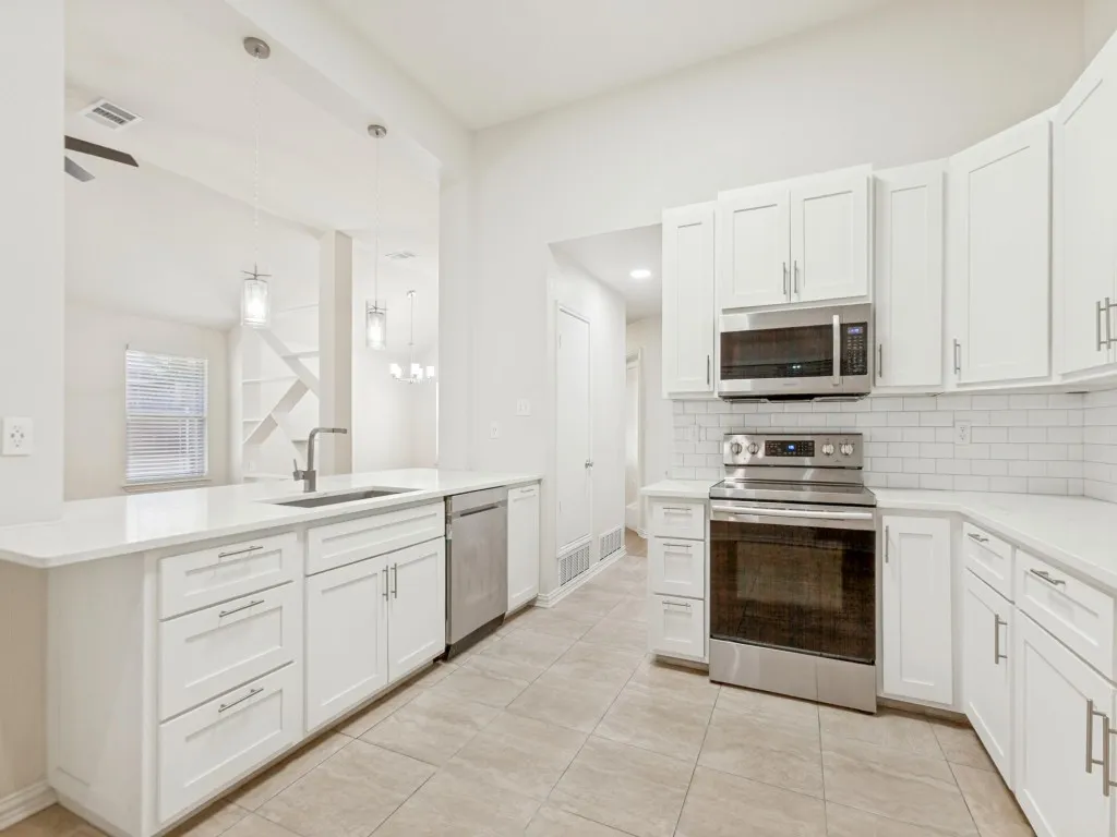 Single Family Residence For Sale in Denton County , 2091 Briarcliff Road, Lewisville, Texas 75067, 4 Bedroom, 2 Bathroom, 2 Garage spaces, 1,742 Sqft, built in 1988, mls#21364900, Real Estate Agent in Lewisville, Homes For Sale in Denton county, Homes For Sale in Lewisville, Realtor in Lewisville Texas, Real Estate Brokerage Independent Realty Texas, Luminita Cordes Realtor