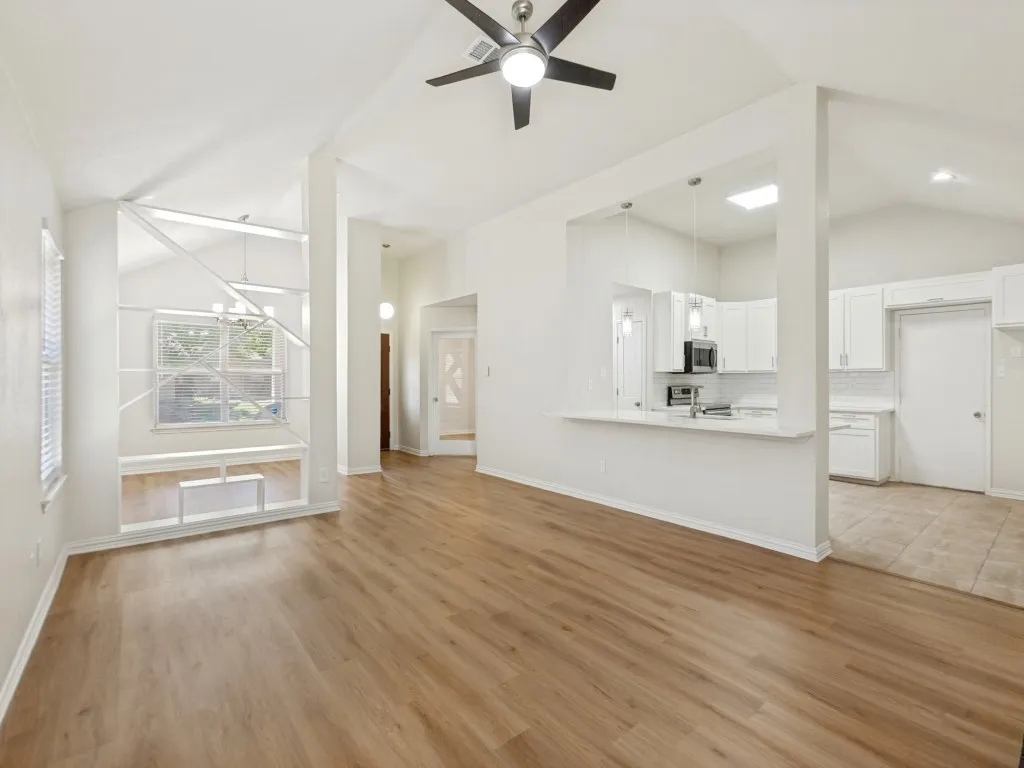 Single Family Residence For Sale in Denton County , 2091 Briarcliff Road, Lewisville, Texas 75067, 4 Bedroom, 2 Bathroom, 2 Garage spaces, 1,742 Sqft, built in 1988, mls#21364900, Real Estate Agent in Lewisville, Homes For Sale in Denton county, Homes For Sale in Lewisville, Realtor in Lewisville Texas, Real Estate Brokerage Independent Realty Texas, Luminita Cordes Realtor