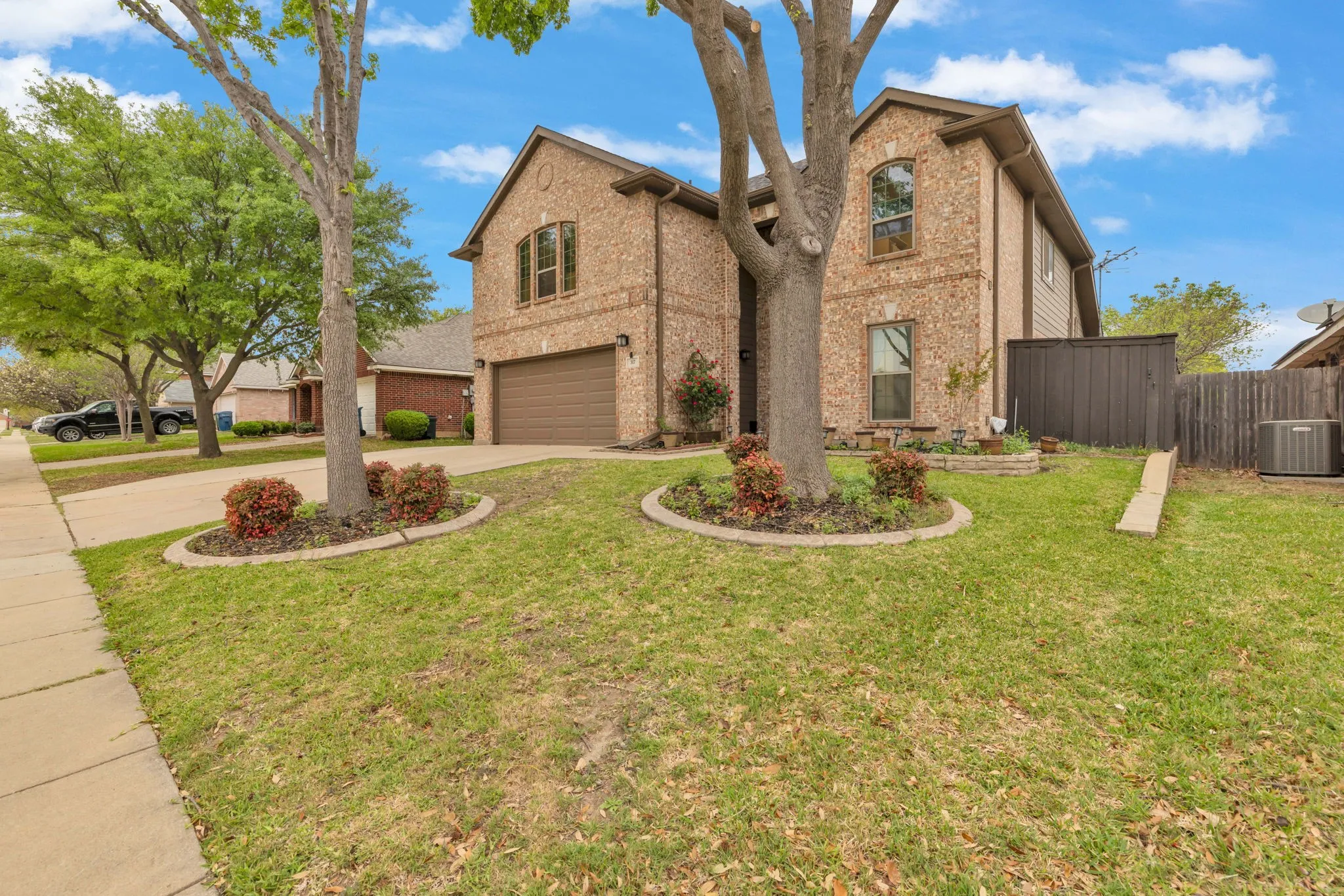 Single Family Residence For Sale in Denton County , 317 Benton Drive, Roanoke, Texas 76262, 4 Bedroom, 3 Bathroom, 2 Garage spaces, 2,788 Sqft, built in 2001, mls#21366004, Real Estate Agent in Roanoke, Homes For Sale in Denton county, Homes For Sale in Roanoke, Realtor in Roanoke Texas, Real Estate Brokerage Independent Realty Texas, Luminita Cordes Realtor