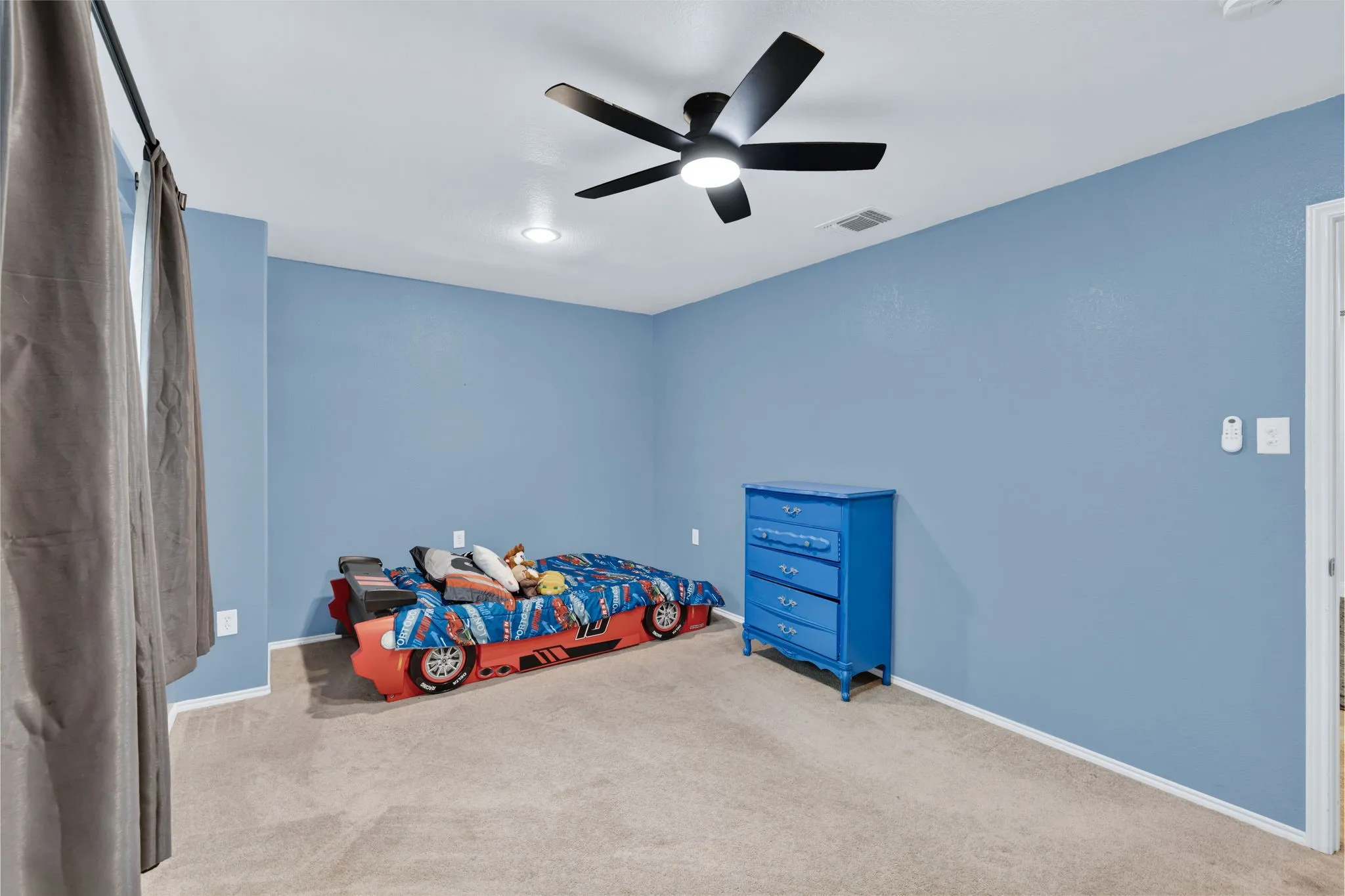 Single Family Residence For Sale in Denton County , 317 Benton Drive, Roanoke, Texas 76262, 4 Bedroom, 3 Bathroom, 2 Garage spaces, 2,788 Sqft, built in 2001, mls#21366004, Real Estate Agent in Roanoke, Homes For Sale in Denton county, Homes For Sale in Roanoke, Realtor in Roanoke Texas, Real Estate Brokerage Independent Realty Texas, Luminita Cordes Realtor