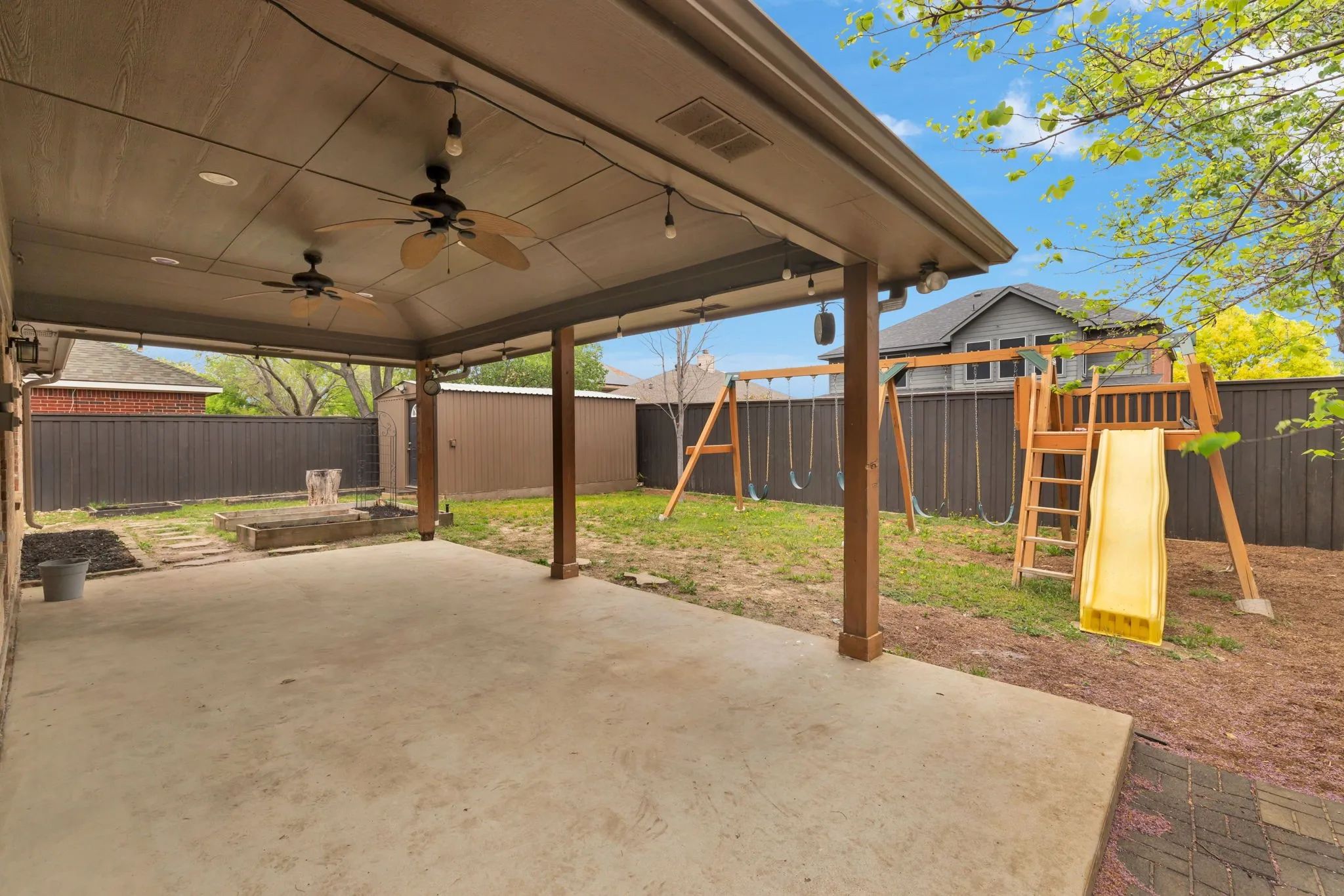 Single Family Residence For Sale in Denton County , 317 Benton Drive, Roanoke, Texas 76262, 4 Bedroom, 3 Bathroom, 2 Garage spaces, 2,788 Sqft, built in 2001, mls#21366004, Real Estate Agent in Roanoke, Homes For Sale in Denton county, Homes For Sale in Roanoke, Realtor in Roanoke Texas, Real Estate Brokerage Independent Realty Texas, Luminita Cordes Realtor