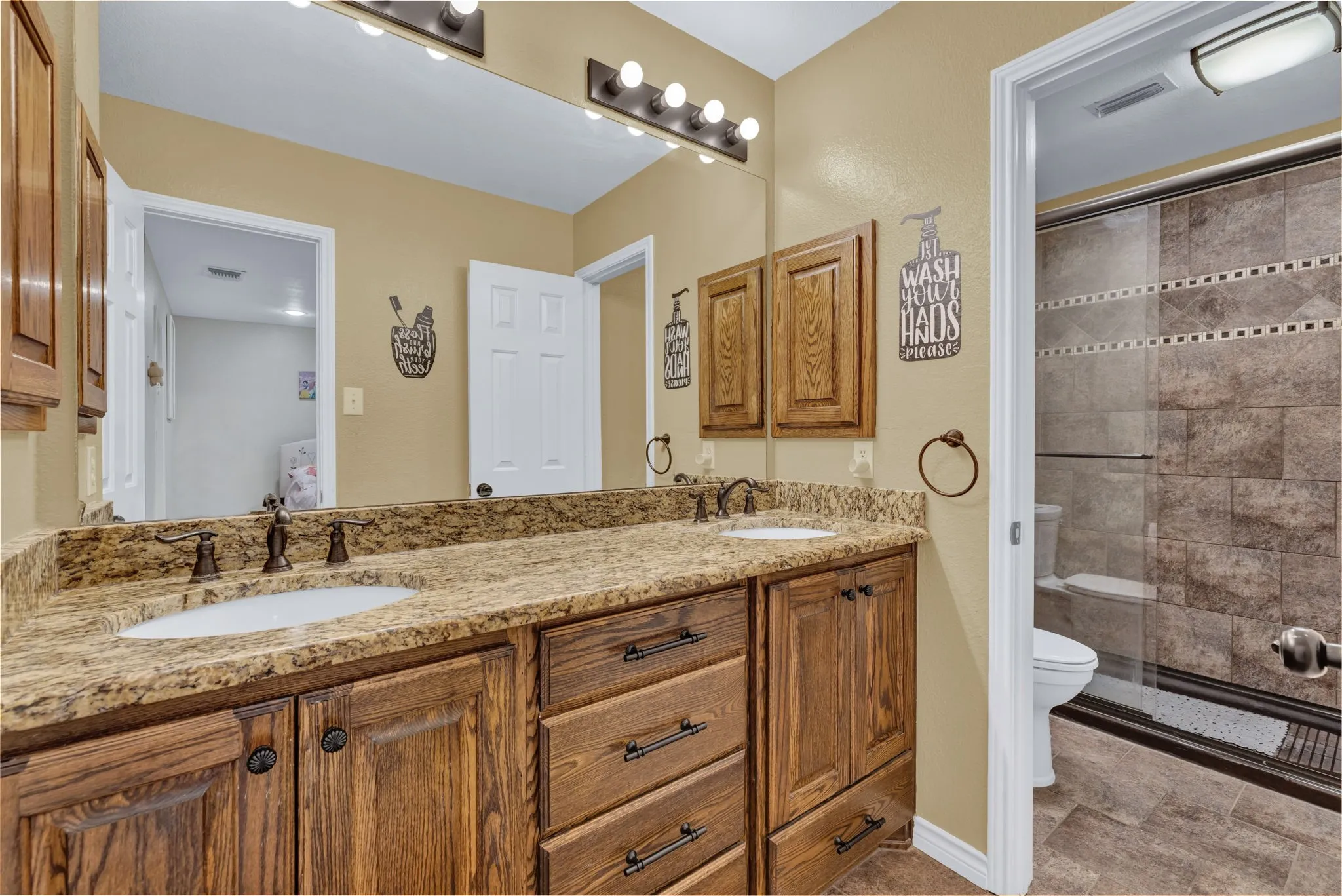 Single Family Residence For Sale in Denton County , 317 Benton Drive, Roanoke, Texas 76262, 4 Bedroom, 3 Bathroom, 2 Garage spaces, 2,788 Sqft, built in 2001, mls#21366004, Real Estate Agent in Roanoke, Homes For Sale in Denton county, Homes For Sale in Roanoke, Realtor in Roanoke Texas, Real Estate Brokerage Independent Realty Texas, Luminita Cordes Realtor