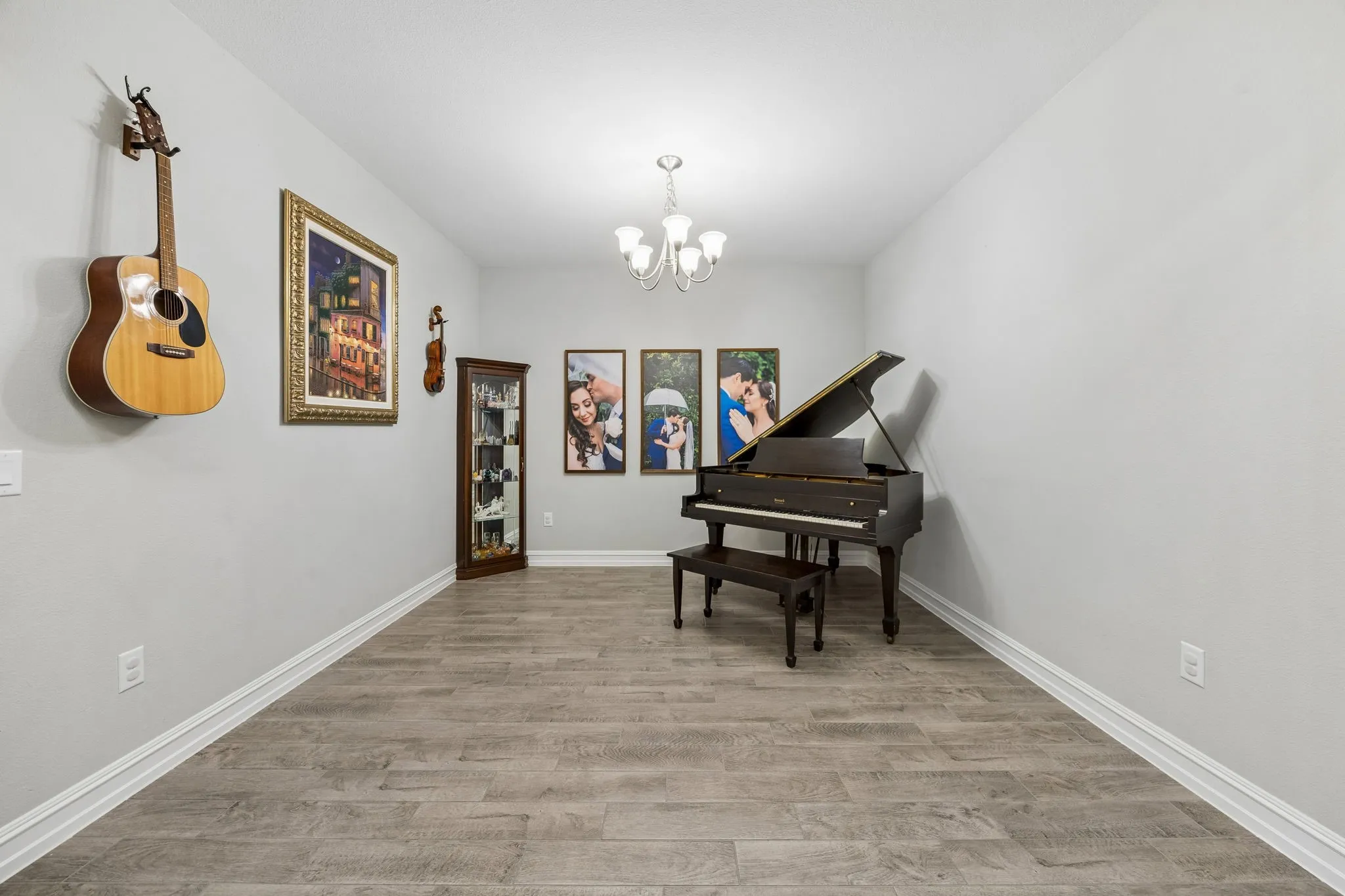 Spacious Formal Dining is a flexible space for grand pianos!