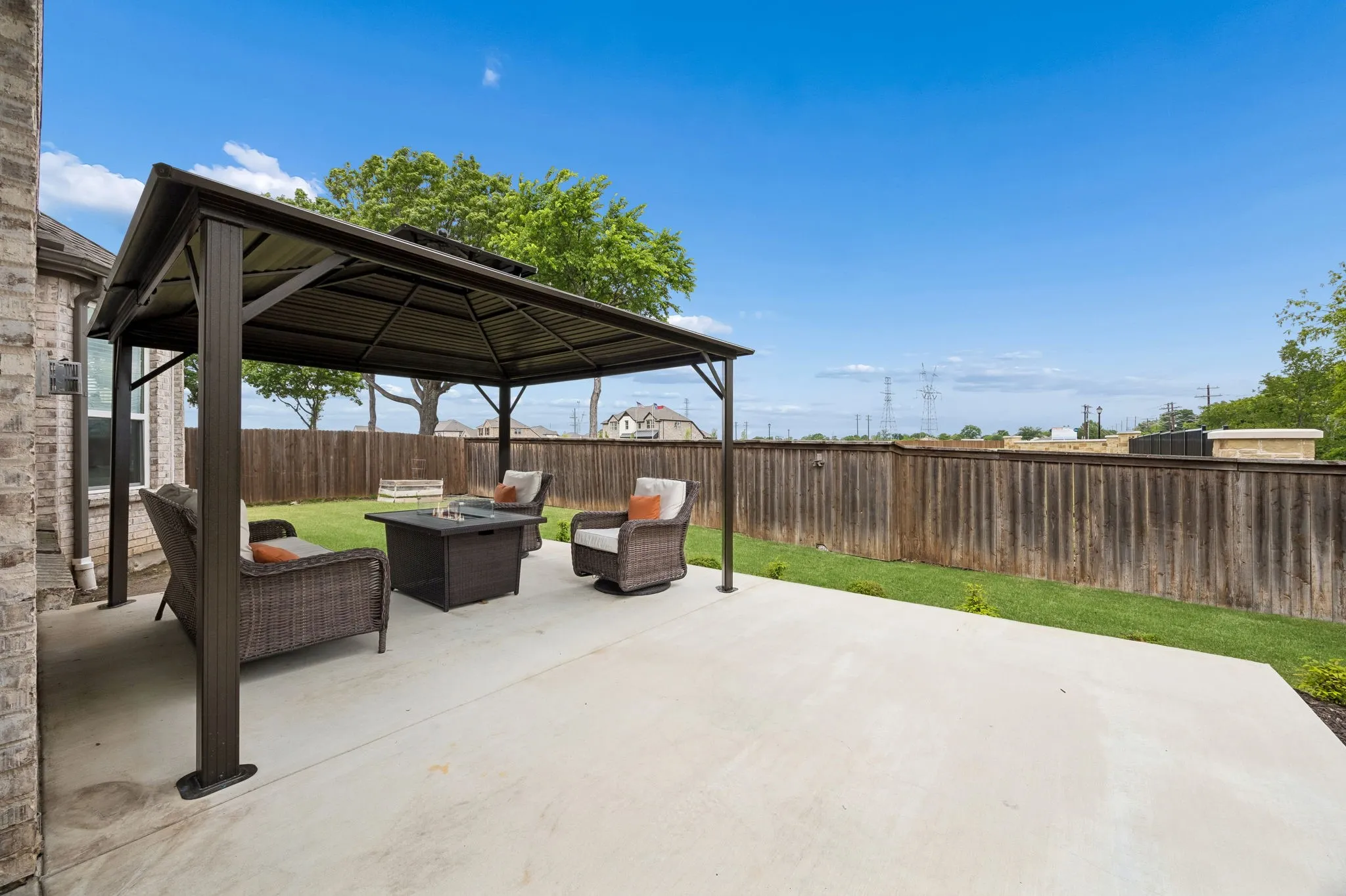 Single Family Residence For Sale in Collin County , 2335 Whitney Lane, Wylie, Texas 75098, 4 Bedroom, 3 Bathroom, 3 Garage spaces, 3,352 Sqft, built in 2020, mls#21366012, Real Estate Agent in Wylie, Homes For Sale in Collin county, Homes For Sale in Wylie, Realtor in Wylie Texas, Real Estate Brokerage Independent Realty Texas, Luminita Cordes Realtor