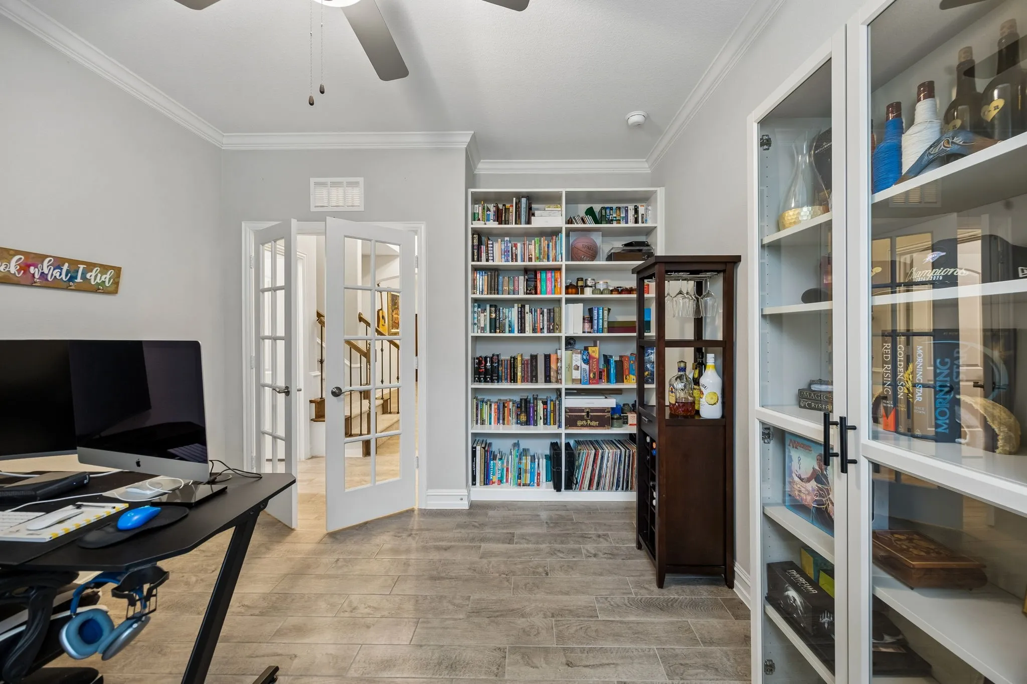 Office built in holds plenty of books!