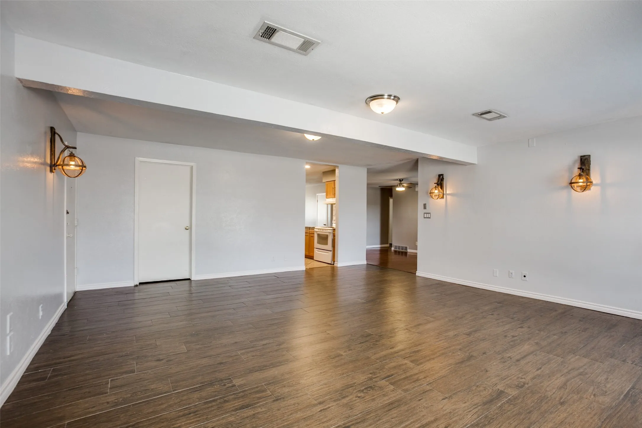 Single Family Residence For Rent in Dallas County , 4425 Windsor Drive, Garland, Texas 75042, 3 Bedroom, 2 Bathroom, Garage spaces, 1,707 Sqft, built in 1961, mls#21366047, Real Estate Agent in Garland, Homes For Rent in Dallas county, Homes For Rent in Garland, Realtor in Garland Texas, Real Estate Brokerage Independent Realty Texas, Luminita Cordes Realtor