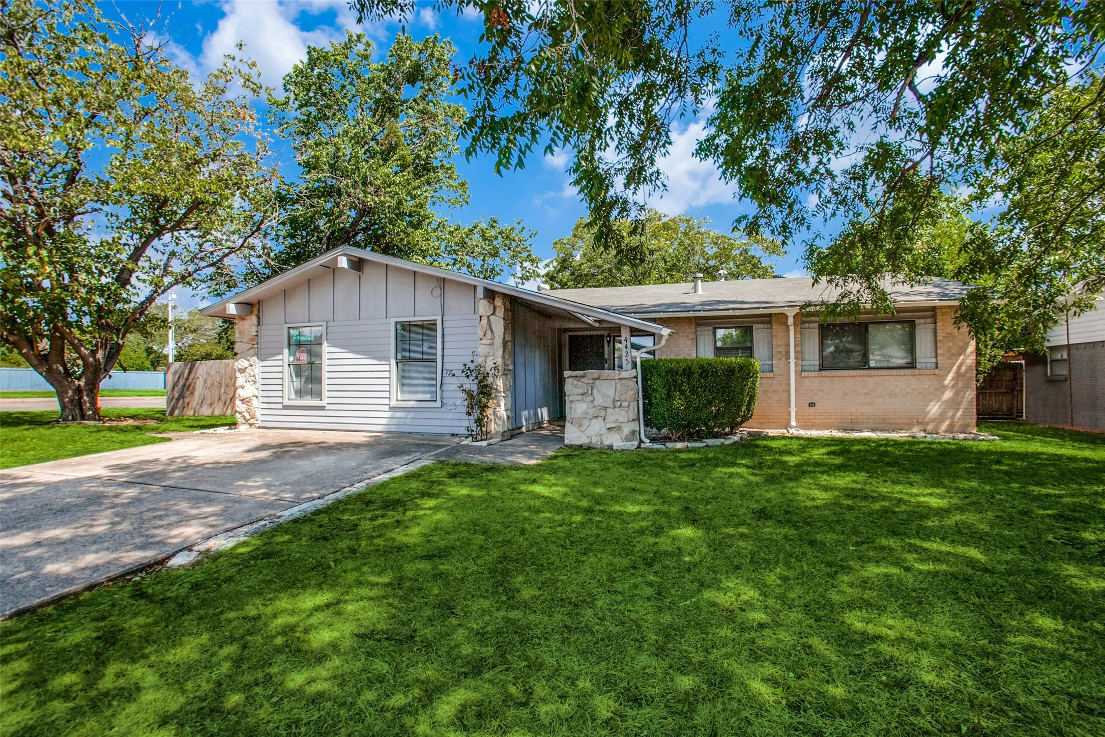 Single Family Residence For Rent in Dallas County , 4425 Windsor Drive, Garland, Texas 75042, 3 Bedroom, 2 Bathroom, Garage spaces, 1,707 Sqft, built in 1961, mls#21366047, Real Estate Agent in Garland, Homes For Rent in Dallas county, Homes For Rent in Garland, Realtor in Garland Texas, Real Estate Brokerage Independent Realty Texas, Luminita Cordes Realtor