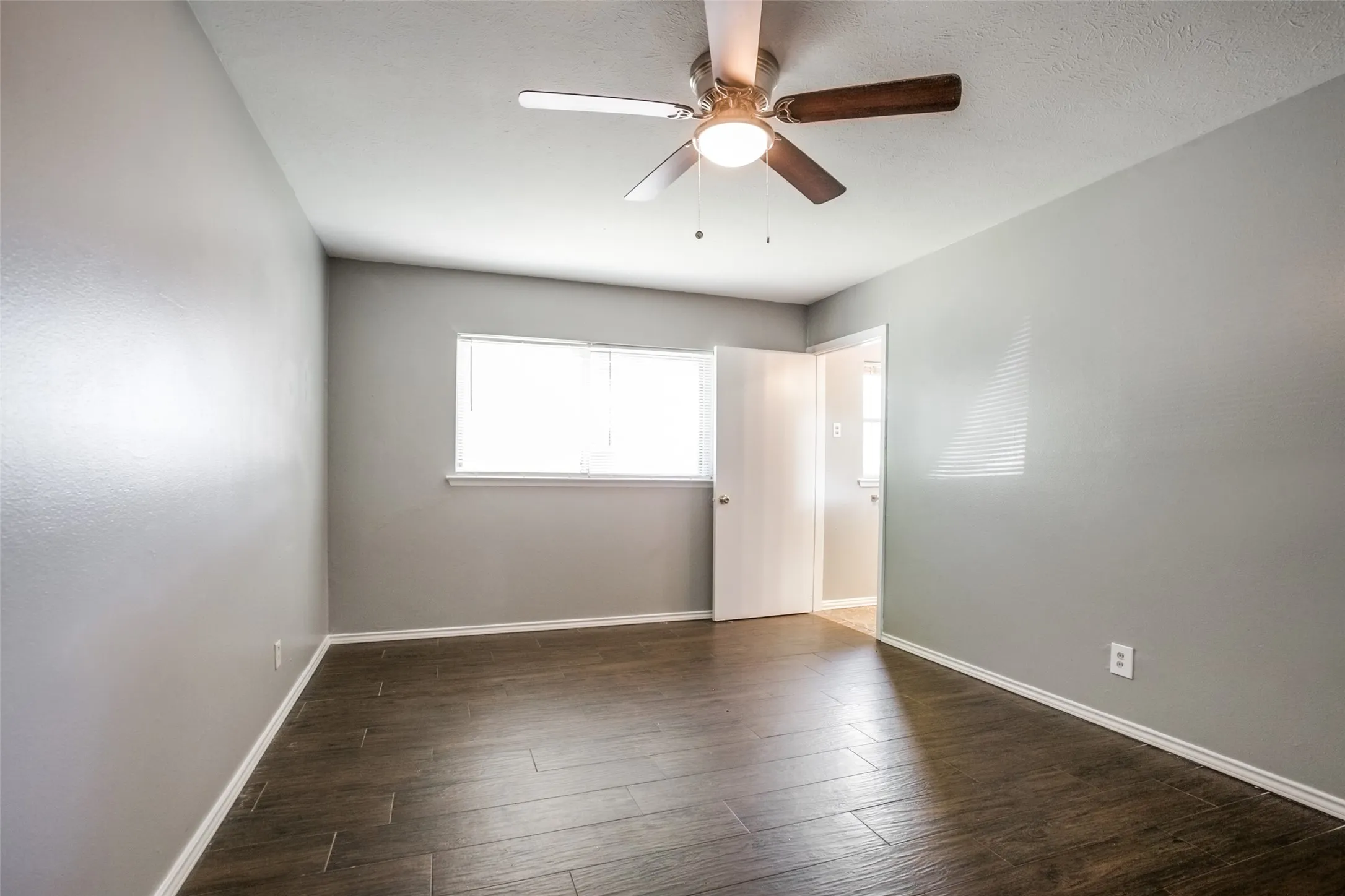 Wood-finish flooring with a ceiling fan