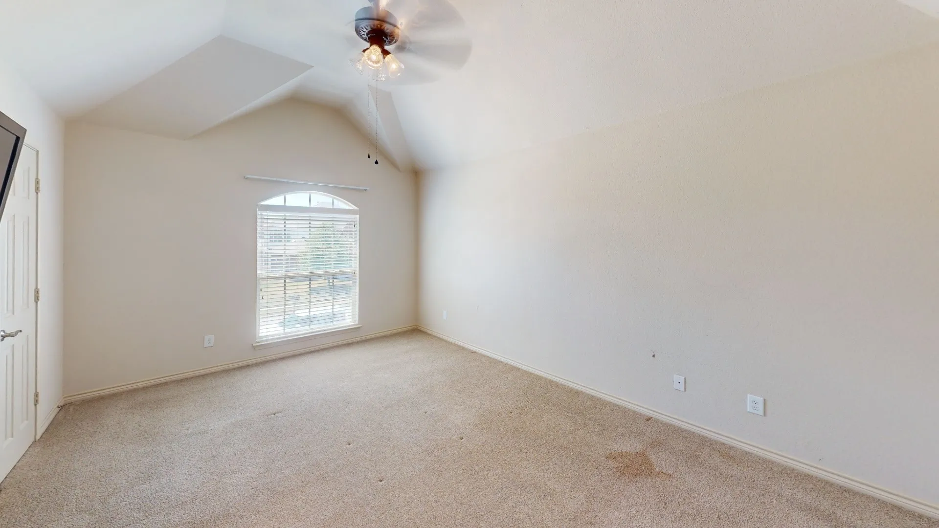 Single Family Residence For Rent in Tarrant County , 5628 Sleepy Creek Lane, Fort Worth, Texas 76179, 5 Bedroom, 3 Bathroom, 3 Garage spaces, 3,664 Sqft, built in 2009, mls#21366060, Real Estate Agent in Fort Worth, Homes For Rent in Tarrant county, Homes For Rent in Fort Worth, Realtor in Fort Worth Texas, Real Estate Brokerage Independent Realty Texas, Luminita Cordes Realtor