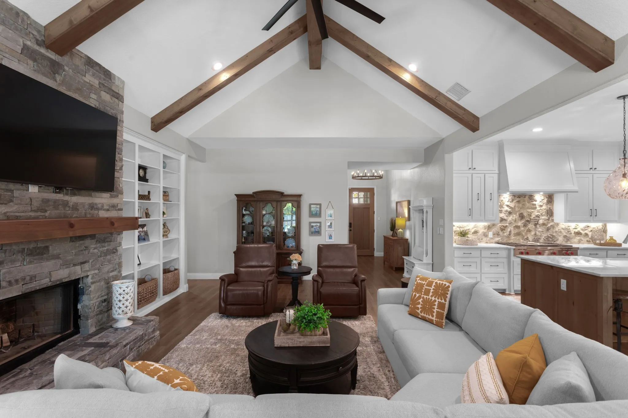 Single Family Residence For Sale in Denton County , 14812 Crystal Spring Drive, Justin, Texas 76247, 4 Bedroom, 4 Bathroom, 3 Garage spaces, 2,981 Sqft, built in 2021, mls#21364675, Real Estate Agent in Justin, Homes For Sale in Denton county, Homes For Sale in Justin, Realtor in Justin Texas, Real Estate Brokerage Independent Realty Texas, Luminita Cordes Realtor