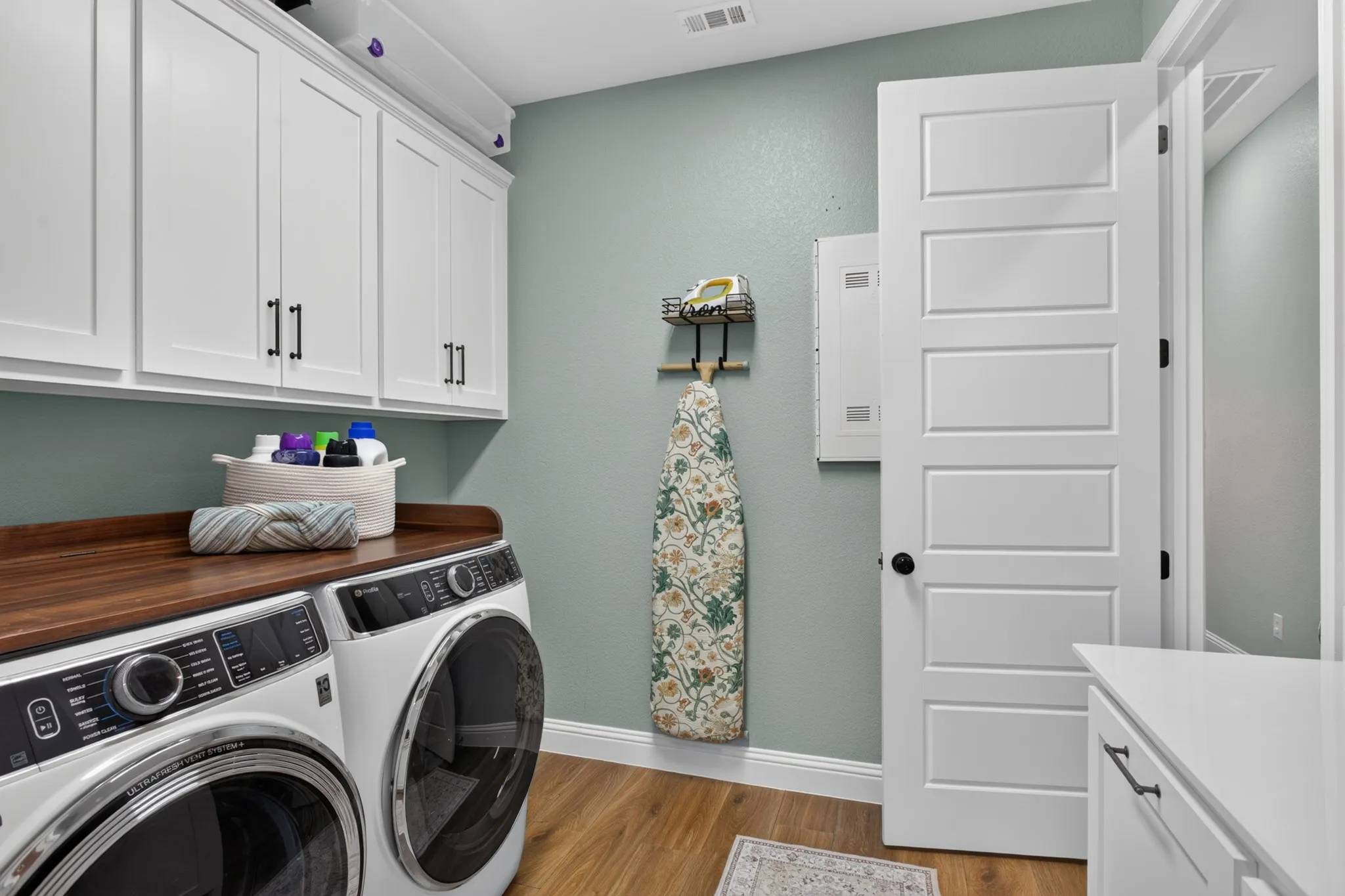 Single Family Residence For Sale in Denton County , 14812 Crystal Spring Drive, Justin, Texas 76247, 4 Bedroom, 4 Bathroom, 3 Garage spaces, 2,981 Sqft, built in 2021, mls#21364675, Real Estate Agent in Justin, Homes For Sale in Denton county, Homes For Sale in Justin, Realtor in Justin Texas, Real Estate Brokerage Independent Realty Texas, Luminita Cordes Realtor