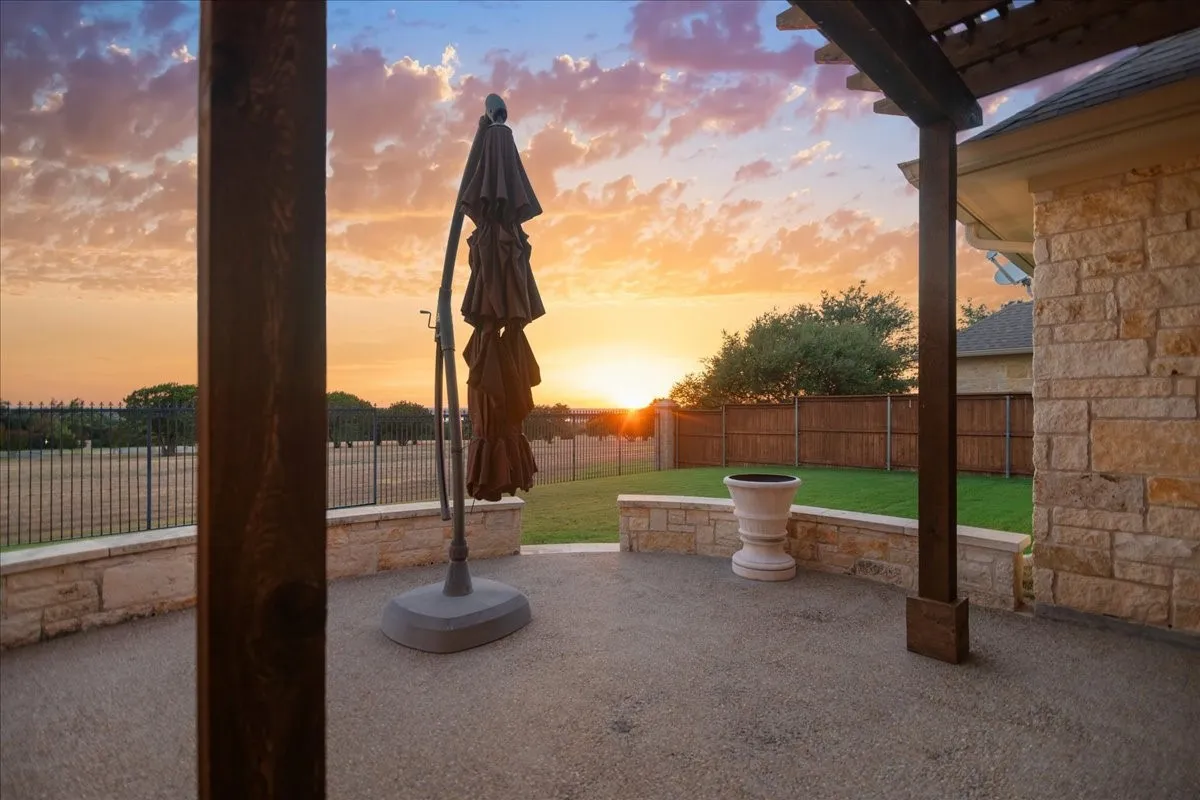 Single Family Residence For Sale in Mc Lennan County , 1608 Ridgewood Drive, Waco, Texas 76710, 3 Bedroom, 4 Bathroom, 2 Garage spaces, 3,043 Sqft, built in 2012, mls#21366053, Real Estate Agent in Waco, Homes For Sale in Mc Lennan county, Homes For Sale in Waco, Realtor in Waco Texas, Real Estate Brokerage Independent Realty Texas, Luminita Cordes Realtor