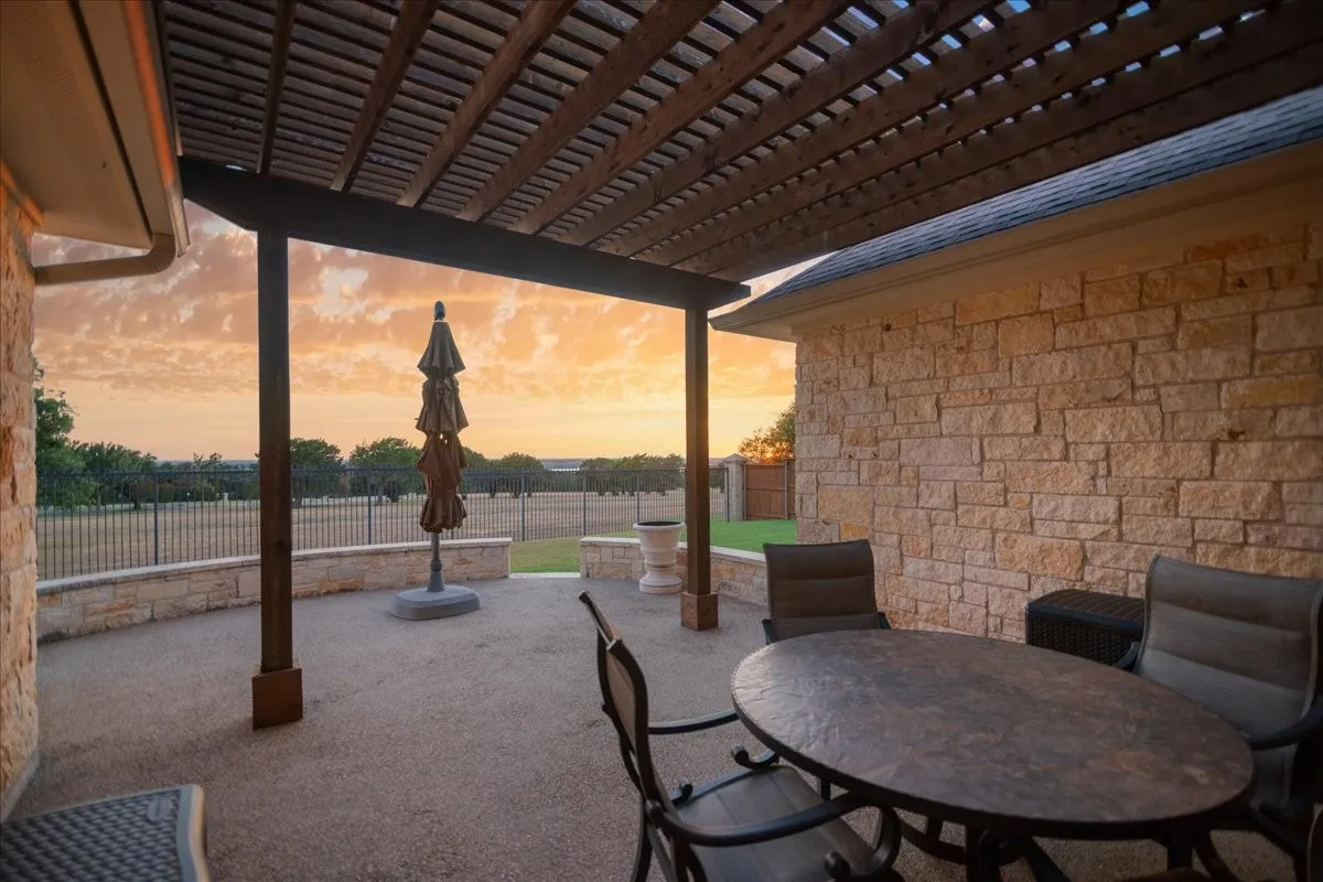 Single Family Residence For Sale in Mc Lennan County , 1608 Ridgewood Drive, Waco, Texas 76710, 3 Bedroom, 4 Bathroom, 2 Garage spaces, 3,043 Sqft, built in 2012, mls#21366053, Real Estate Agent in Waco, Homes For Sale in Mc Lennan county, Homes For Sale in Waco, Realtor in Waco Texas, Real Estate Brokerage Independent Realty Texas, Luminita Cordes Realtor