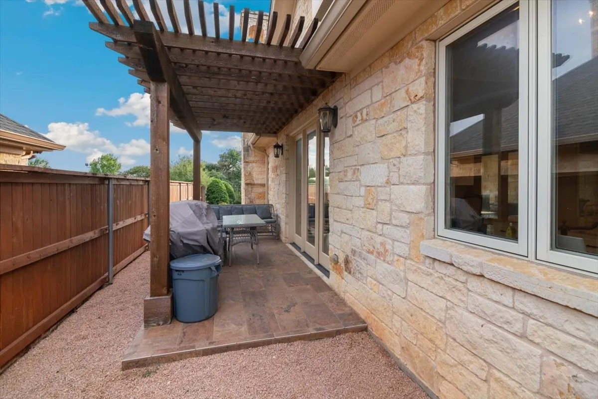 Single Family Residence For Sale in Mc Lennan County , 1608 Ridgewood Drive, Waco, Texas 76710, 3 Bedroom, 4 Bathroom, 2 Garage spaces, 3,043 Sqft, built in 2012, mls#21366053, Real Estate Agent in Waco, Homes For Sale in Mc Lennan county, Homes For Sale in Waco, Realtor in Waco Texas, Real Estate Brokerage Independent Realty Texas, Luminita Cordes Realtor