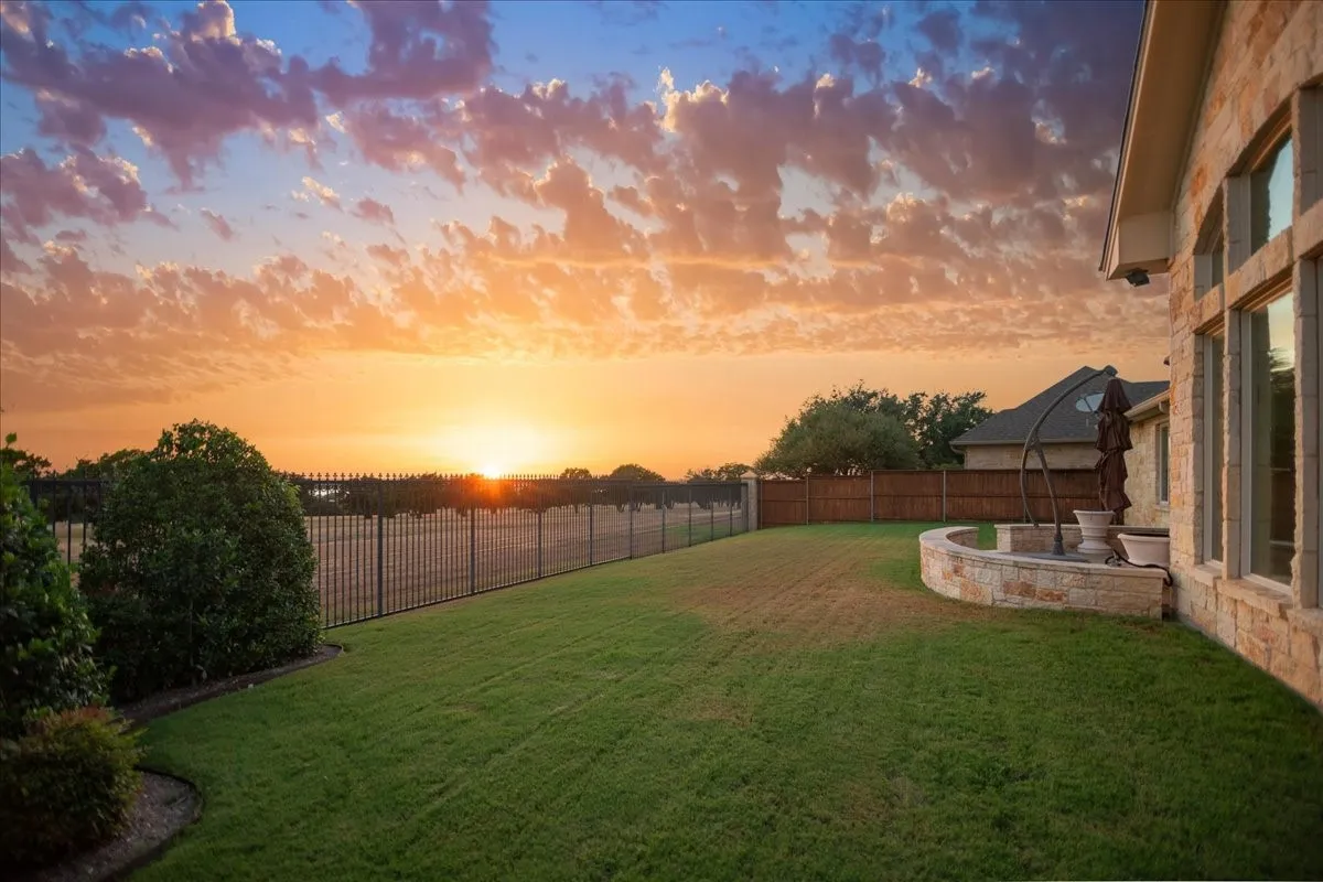 Single Family Residence For Sale in Mc Lennan County , 1608 Ridgewood Drive, Waco, Texas 76710, 3 Bedroom, 4 Bathroom, 2 Garage spaces, 3,043 Sqft, built in 2012, mls#21366053, Real Estate Agent in Waco, Homes For Sale in Mc Lennan county, Homes For Sale in Waco, Realtor in Waco Texas, Real Estate Brokerage Independent Realty Texas, Luminita Cordes Realtor