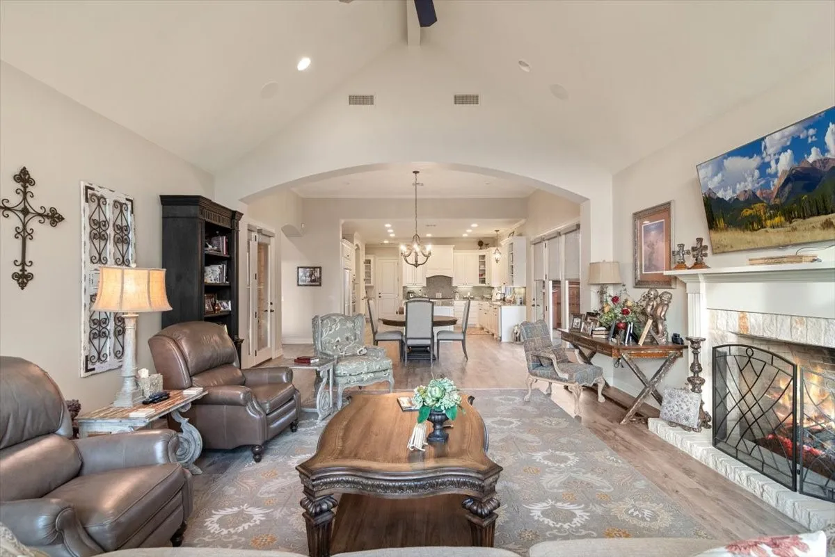 Single Family Residence For Sale in Mc Lennan County , 1608 Ridgewood Drive, Waco, Texas 76710, 3 Bedroom, 4 Bathroom, 2 Garage spaces, 3,043 Sqft, built in 2012, mls#21366053, Real Estate Agent in Waco, Homes For Sale in Mc Lennan county, Homes For Sale in Waco, Realtor in Waco Texas, Real Estate Brokerage Independent Realty Texas, Luminita Cordes Realtor