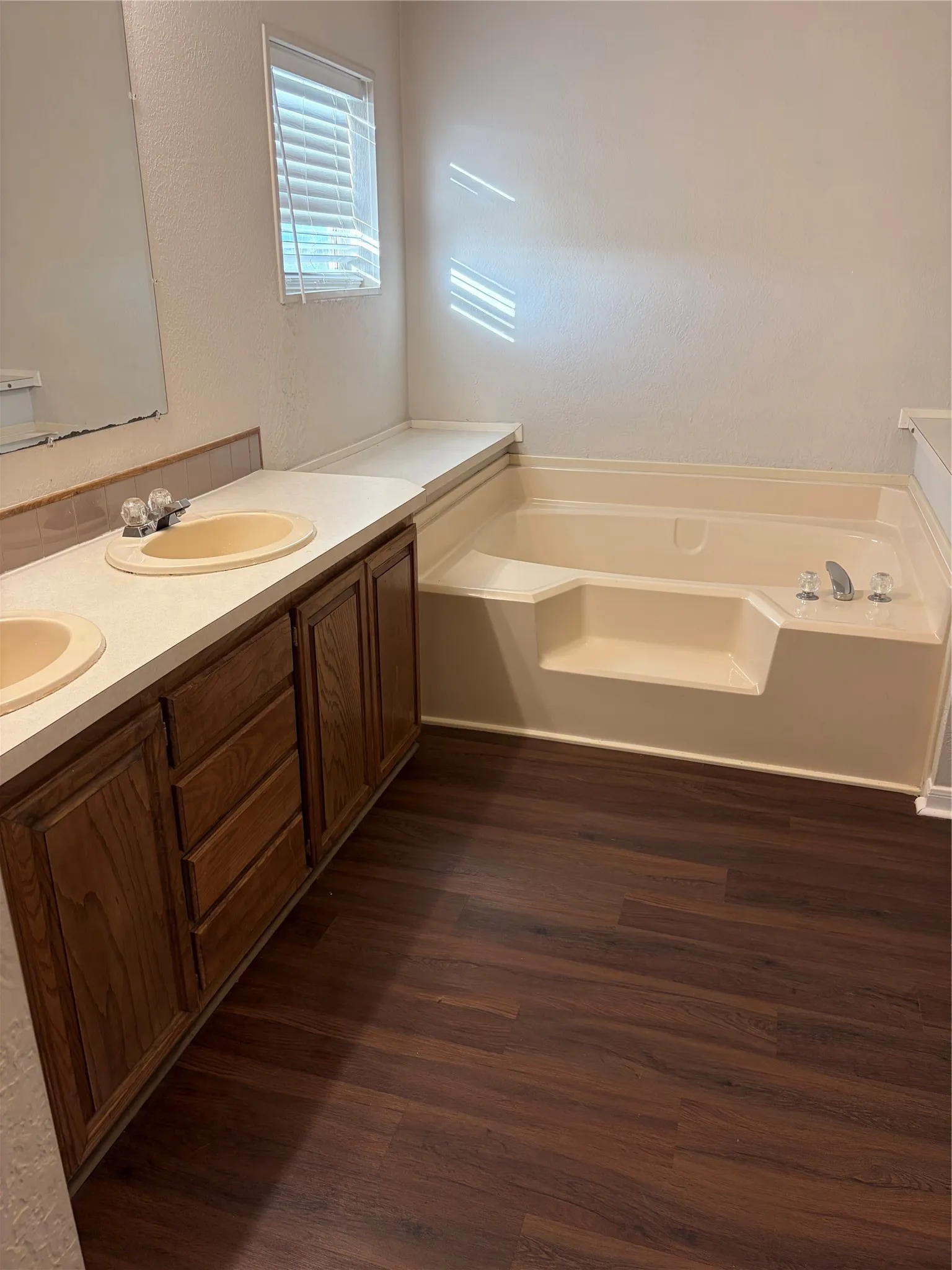 Single Family Residence For Rent in Navarro County , 5226 Fm 709 S, Corsicana, Texas 75110, 4 Bedroom, 3 Bathroom, 3 Garage spaces, 2,128 Sqft, built in 2001, mls#21365443, Real Estate Agent in Corsicana, Homes For Rent in Navarro county, Homes For Rent in Corsicana, Realtor in Corsicana Texas, Real Estate Brokerage Independent Realty Texas, Luminita Cordes Realtor