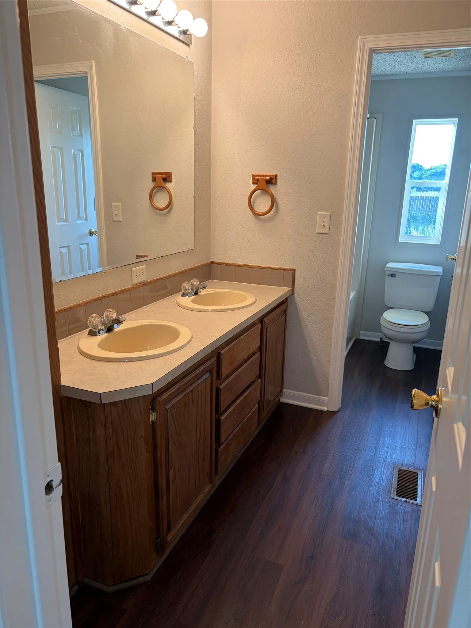Single Family Residence For Rent in Navarro County , 5226 Fm 709 S, Corsicana, Texas 75110, 4 Bedroom, 3 Bathroom, 3 Garage spaces, 2,128 Sqft, built in 2001, mls#21365443, Real Estate Agent in Corsicana, Homes For Rent in Navarro county, Homes For Rent in Corsicana, Realtor in Corsicana Texas, Real Estate Brokerage Independent Realty Texas, Luminita Cordes Realtor