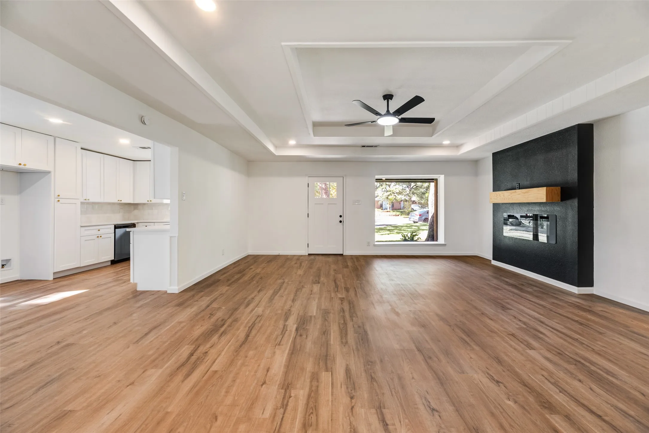 Single Family Residence For Sale in Tarrant County , 3500 Raynorwood Court, Arlington, Texas 76015, 3 Bedroom, 2 Bathroom, Garage spaces, 1,820 Sqft, built in 1980, mls#21362645, Real Estate Agent in Arlington, Homes For Sale in Tarrant county, Homes For Sale in Arlington, Realtor in Arlington Texas, Real Estate Brokerage Independent Realty Texas, Luminita Cordes Realtor