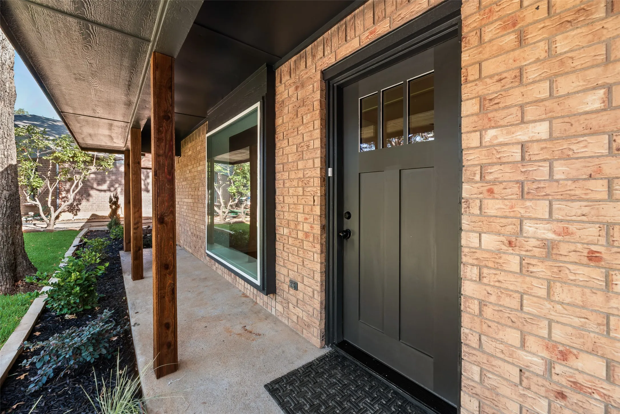 Single Family Residence For Sale in Tarrant County , 3500 Raynorwood Court, Arlington, Texas 76015, 3 Bedroom, 2 Bathroom, Garage spaces, 1,820 Sqft, built in 1980, mls#21362645, Real Estate Agent in Arlington, Homes For Sale in Tarrant county, Homes For Sale in Arlington, Realtor in Arlington Texas, Real Estate Brokerage Independent Realty Texas, Luminita Cordes Realtor