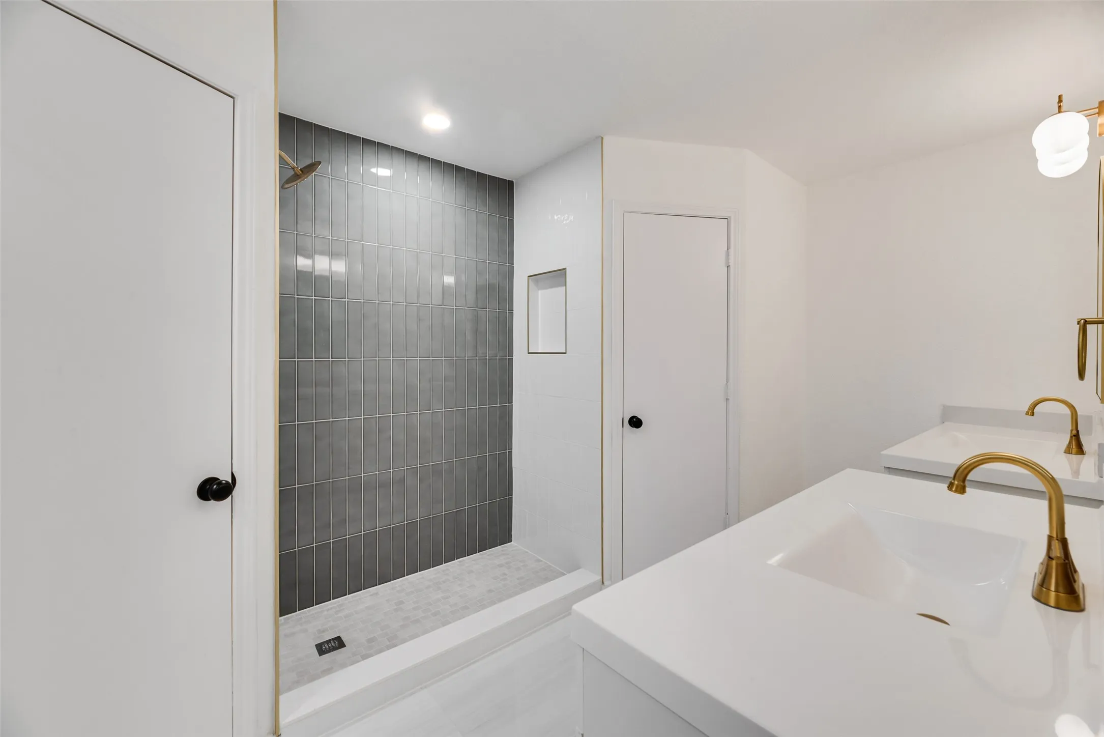 Single Family Residence For Sale in Tarrant County , 3500 Raynorwood Court, Arlington, Texas 76015, 3 Bedroom, 2 Bathroom, Garage spaces, 1,820 Sqft, built in 1980, mls#21362645, Real Estate Agent in Arlington, Homes For Sale in Tarrant county, Homes For Sale in Arlington, Realtor in Arlington Texas, Real Estate Brokerage Independent Realty Texas, Luminita Cordes Realtor