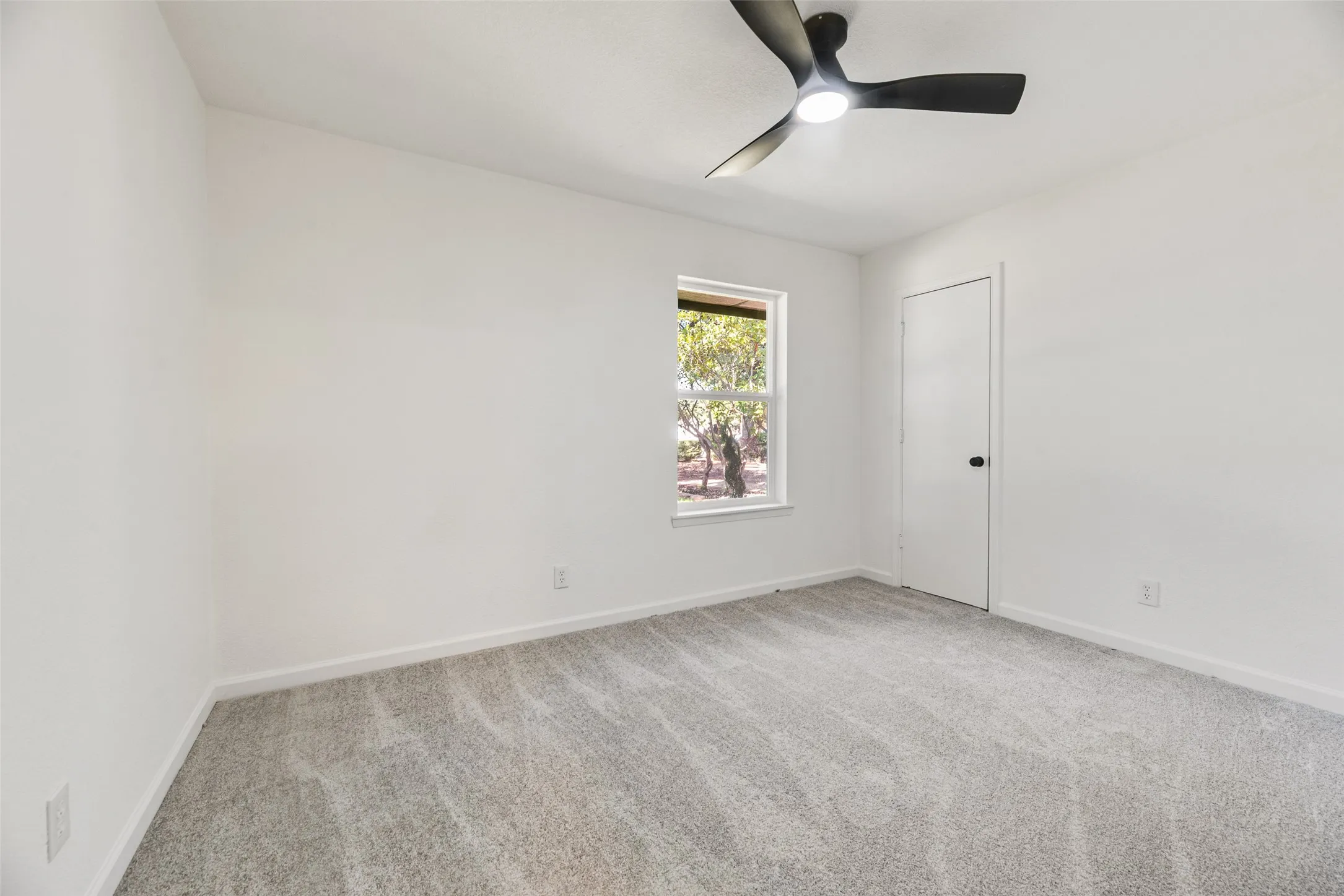 Single Family Residence For Sale in Tarrant County , 3500 Raynorwood Court, Arlington, Texas 76015, 3 Bedroom, 2 Bathroom, Garage spaces, 1,820 Sqft, built in 1980, mls#21362645, Real Estate Agent in Arlington, Homes For Sale in Tarrant county, Homes For Sale in Arlington, Realtor in Arlington Texas, Real Estate Brokerage Independent Realty Texas, Luminita Cordes Realtor