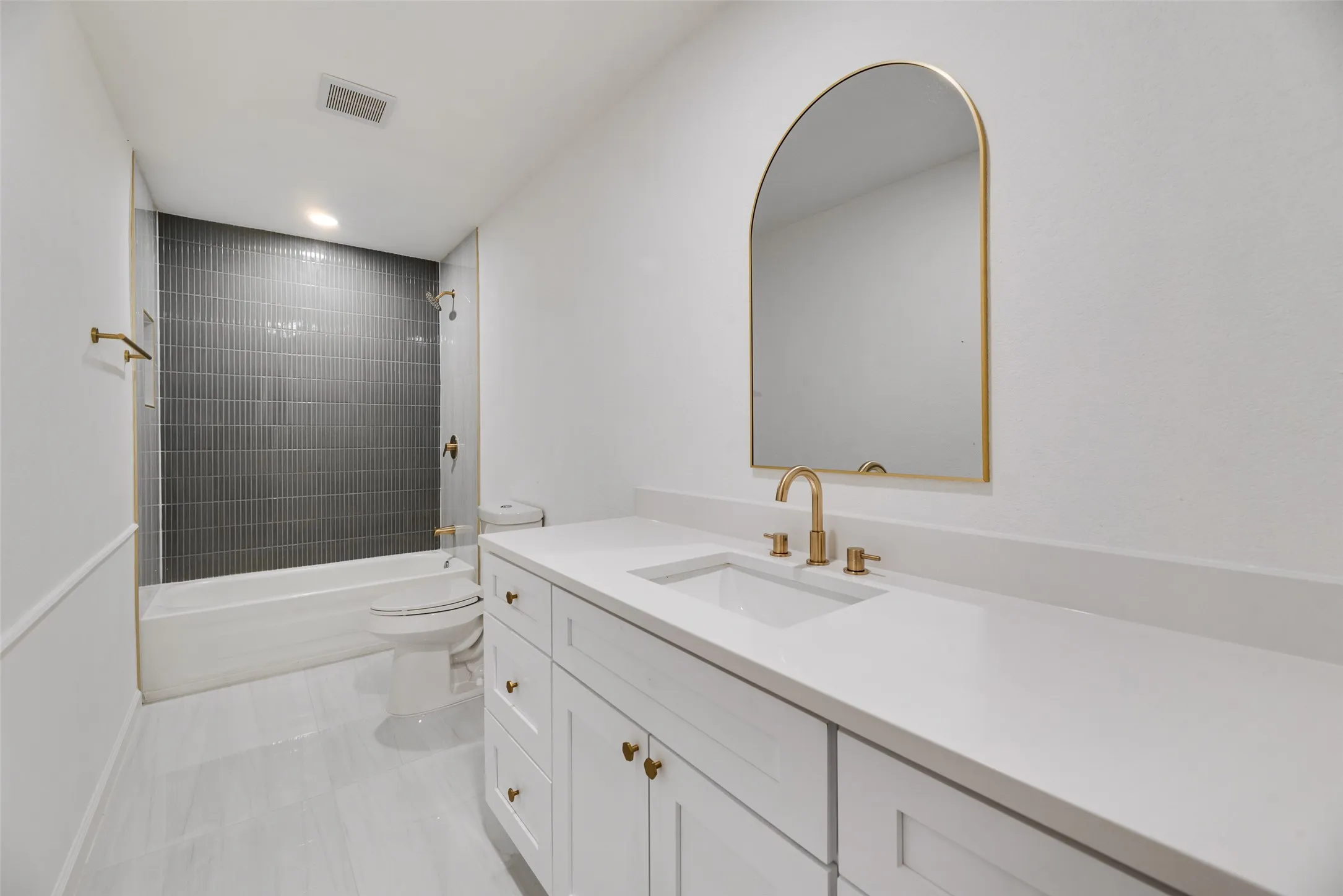 Single Family Residence For Sale in Tarrant County , 3500 Raynorwood Court, Arlington, Texas 76015, 3 Bedroom, 2 Bathroom, Garage spaces, 1,820 Sqft, built in 1980, mls#21362645, Real Estate Agent in Arlington, Homes For Sale in Tarrant county, Homes For Sale in Arlington, Realtor in Arlington Texas, Real Estate Brokerage Independent Realty Texas, Luminita Cordes Realtor