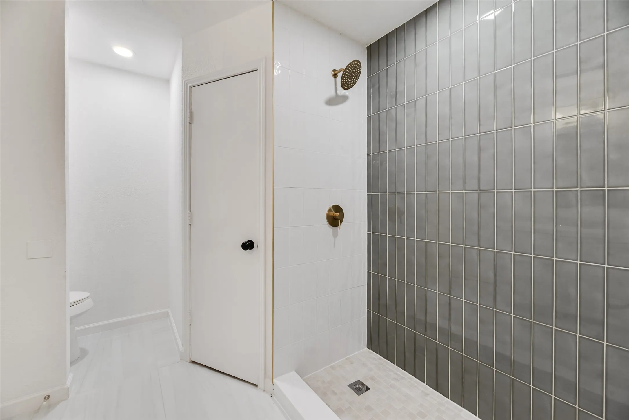 Single Family Residence For Sale in Tarrant County , 3500 Raynorwood Court, Arlington, Texas 76015, 3 Bedroom, 2 Bathroom, Garage spaces, 1,820 Sqft, built in 1980, mls#21362645, Real Estate Agent in Arlington, Homes For Sale in Tarrant county, Homes For Sale in Arlington, Realtor in Arlington Texas, Real Estate Brokerage Independent Realty Texas, Luminita Cordes Realtor
