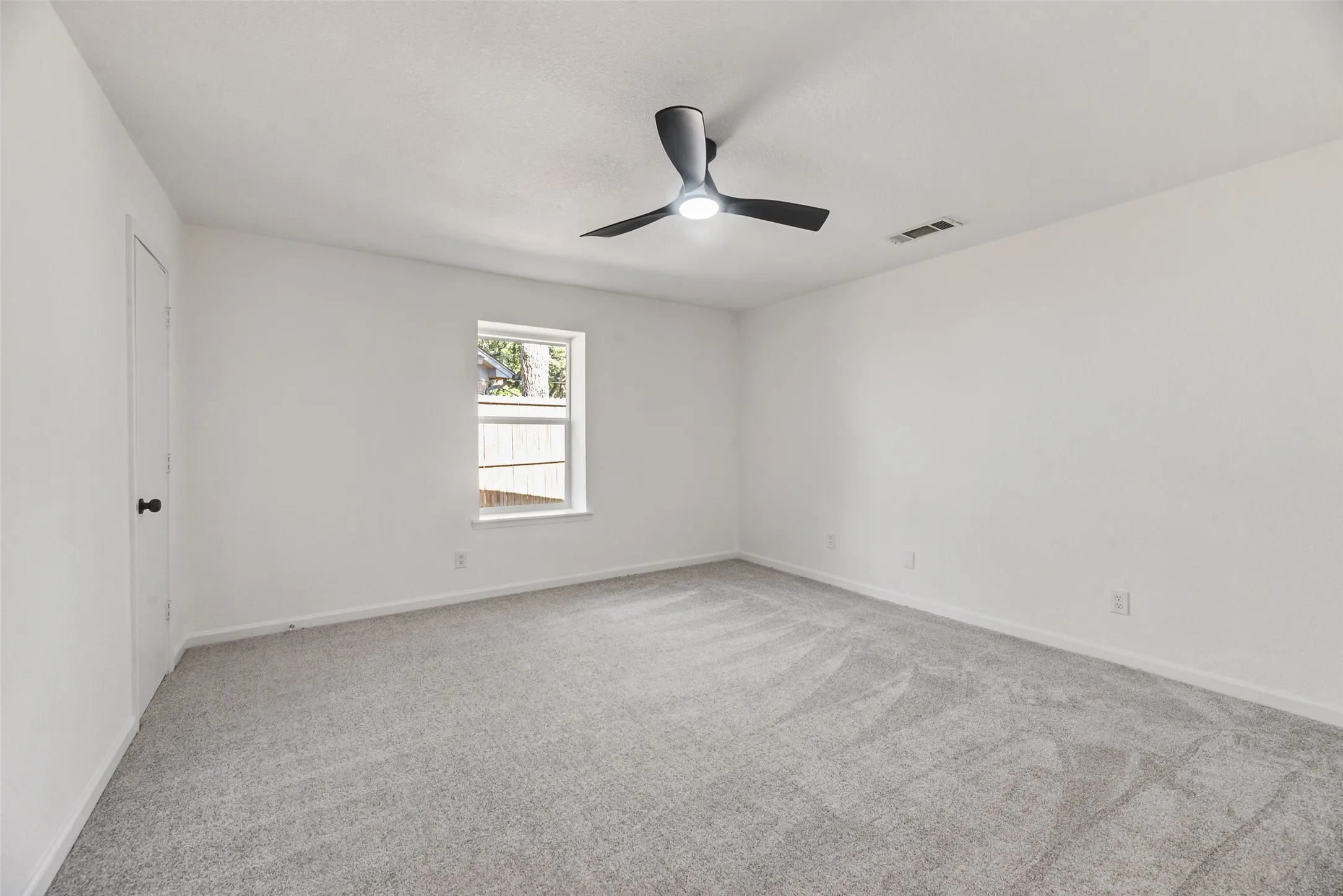 Single Family Residence For Sale in Tarrant County , 3500 Raynorwood Court, Arlington, Texas 76015, 3 Bedroom, 2 Bathroom, Garage spaces, 1,820 Sqft, built in 1980, mls#21362645, Real Estate Agent in Arlington, Homes For Sale in Tarrant county, Homes For Sale in Arlington, Realtor in Arlington Texas, Real Estate Brokerage Independent Realty Texas, Luminita Cordes Realtor