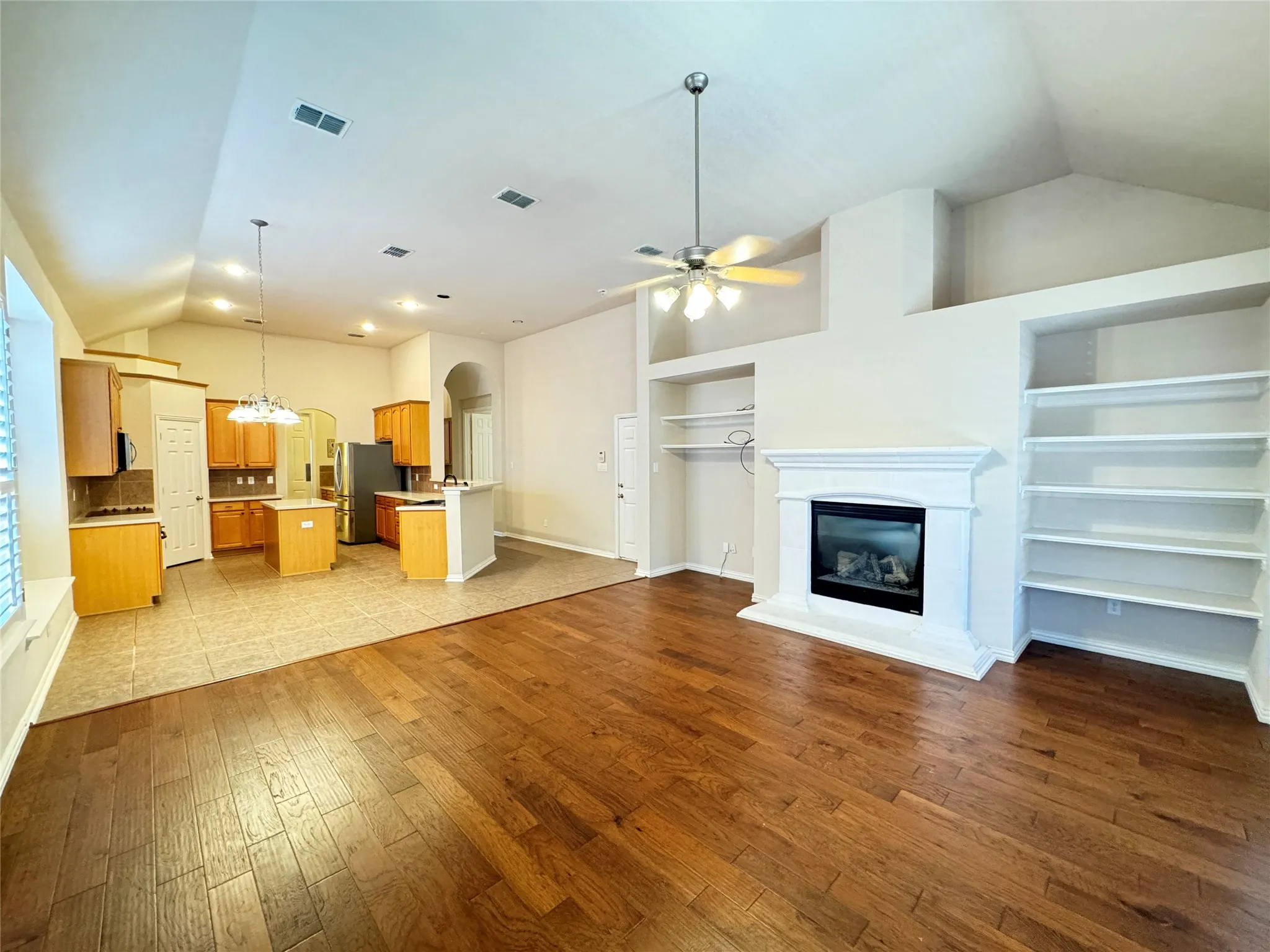 Single Family Residence For Rent in Collin County , 14620 Falling Leaf Drive, Frisco, Texas 75035, 3 Bedroom, 2 Bathroom, 2 Garage spaces, 2,330 Sqft, built in 2004, mls#21356692, Real Estate Agent in Frisco, Homes For Rent in Collin county, Homes For Rent in Frisco, Realtor in Frisco Texas, Real Estate Brokerage Independent Realty Texas, Luminita Cordes Realtor