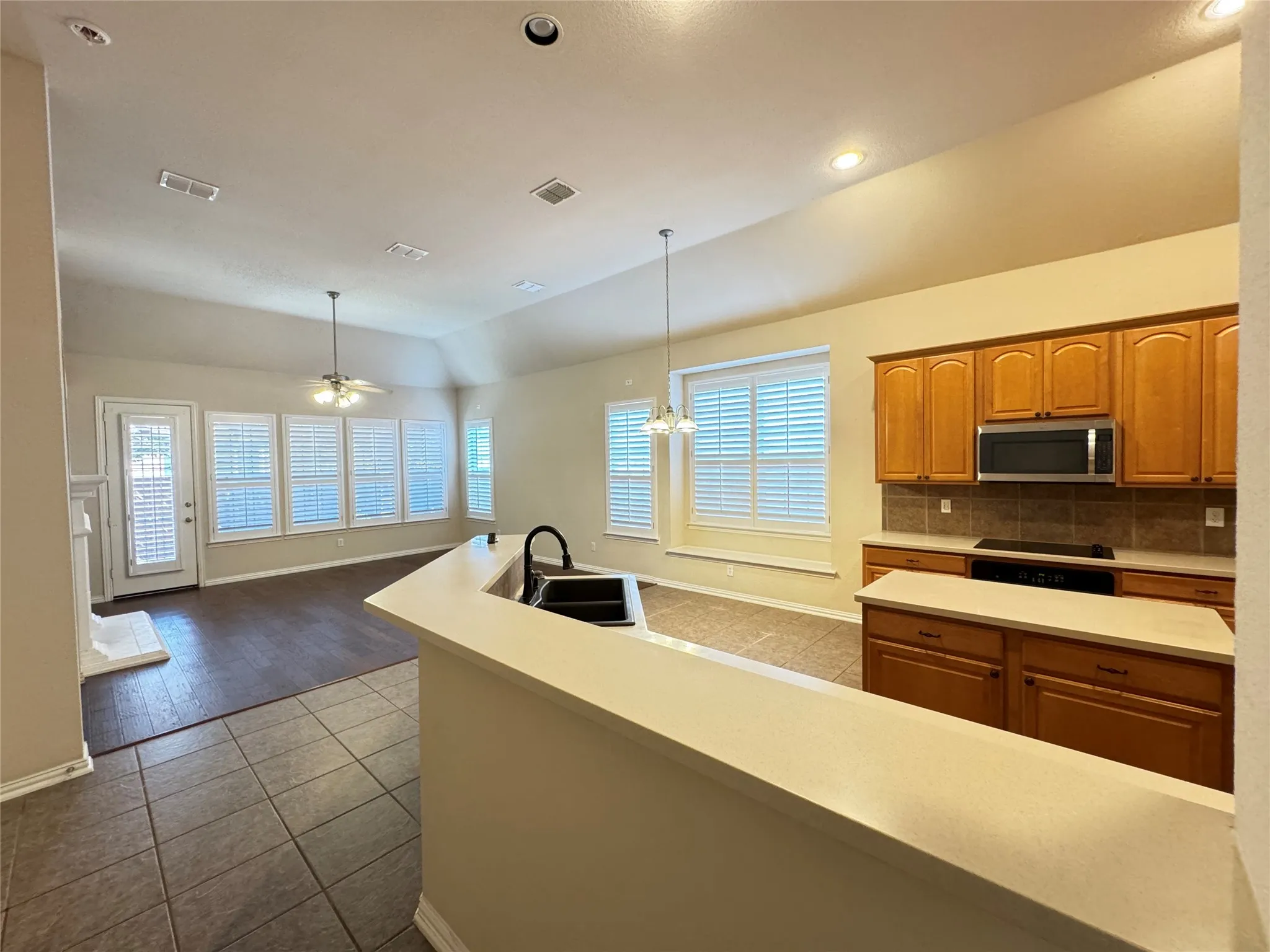 Single Family Residence For Rent in Collin County , 14620 Falling Leaf Drive, Frisco, Texas 75035, 3 Bedroom, 2 Bathroom, 2 Garage spaces, 2,330 Sqft, built in 2004, mls#21356692, Real Estate Agent in Frisco, Homes For Rent in Collin county, Homes For Rent in Frisco, Realtor in Frisco Texas, Real Estate Brokerage Independent Realty Texas, Luminita Cordes Realtor