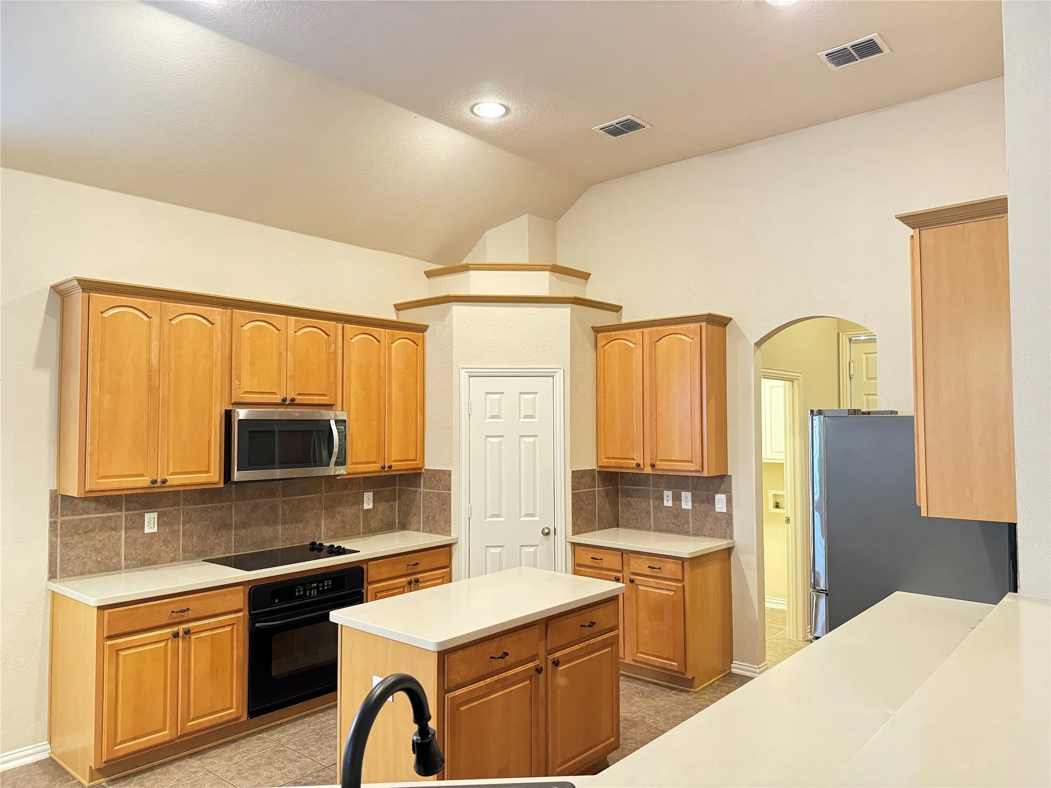 Single Family Residence For Rent in Collin County , 14620 Falling Leaf Drive, Frisco, Texas 75035, 3 Bedroom, 2 Bathroom, 2 Garage spaces, 2,330 Sqft, built in 2004, mls#21356692, Real Estate Agent in Frisco, Homes For Rent in Collin county, Homes For Rent in Frisco, Realtor in Frisco Texas, Real Estate Brokerage Independent Realty Texas, Luminita Cordes Realtor