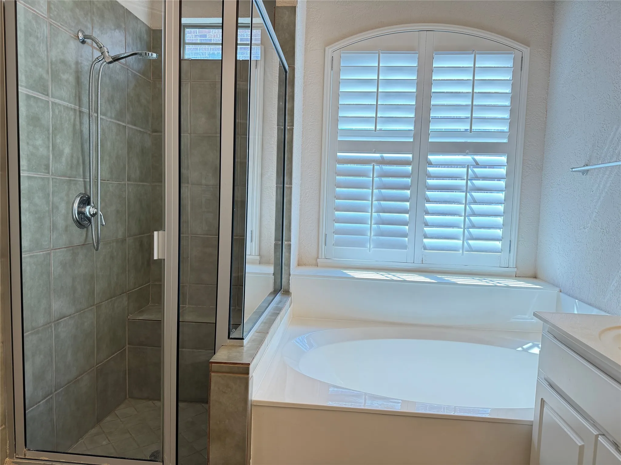 Single Family Residence For Rent in Collin County , 14620 Falling Leaf Drive, Frisco, Texas 75035, 3 Bedroom, 2 Bathroom, 2 Garage spaces, 2,330 Sqft, built in 2004, mls#21356692, Real Estate Agent in Frisco, Homes For Rent in Collin county, Homes For Rent in Frisco, Realtor in Frisco Texas, Real Estate Brokerage Independent Realty Texas, Luminita Cordes Realtor