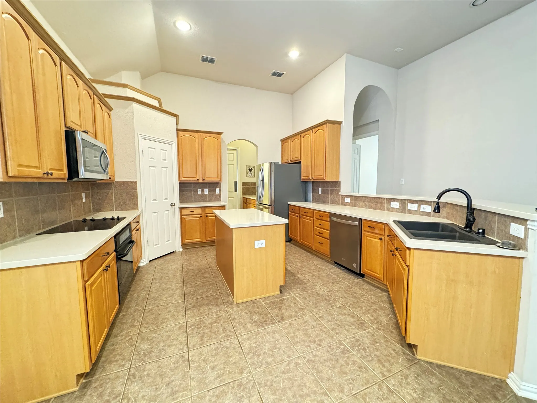 Single Family Residence For Rent in Collin County , 14620 Falling Leaf Drive, Frisco, Texas 75035, 3 Bedroom, 2 Bathroom, 2 Garage spaces, 2,330 Sqft, built in 2004, mls#21356692, Real Estate Agent in Frisco, Homes For Rent in Collin county, Homes For Rent in Frisco, Realtor in Frisco Texas, Real Estate Brokerage Independent Realty Texas, Luminita Cordes Realtor