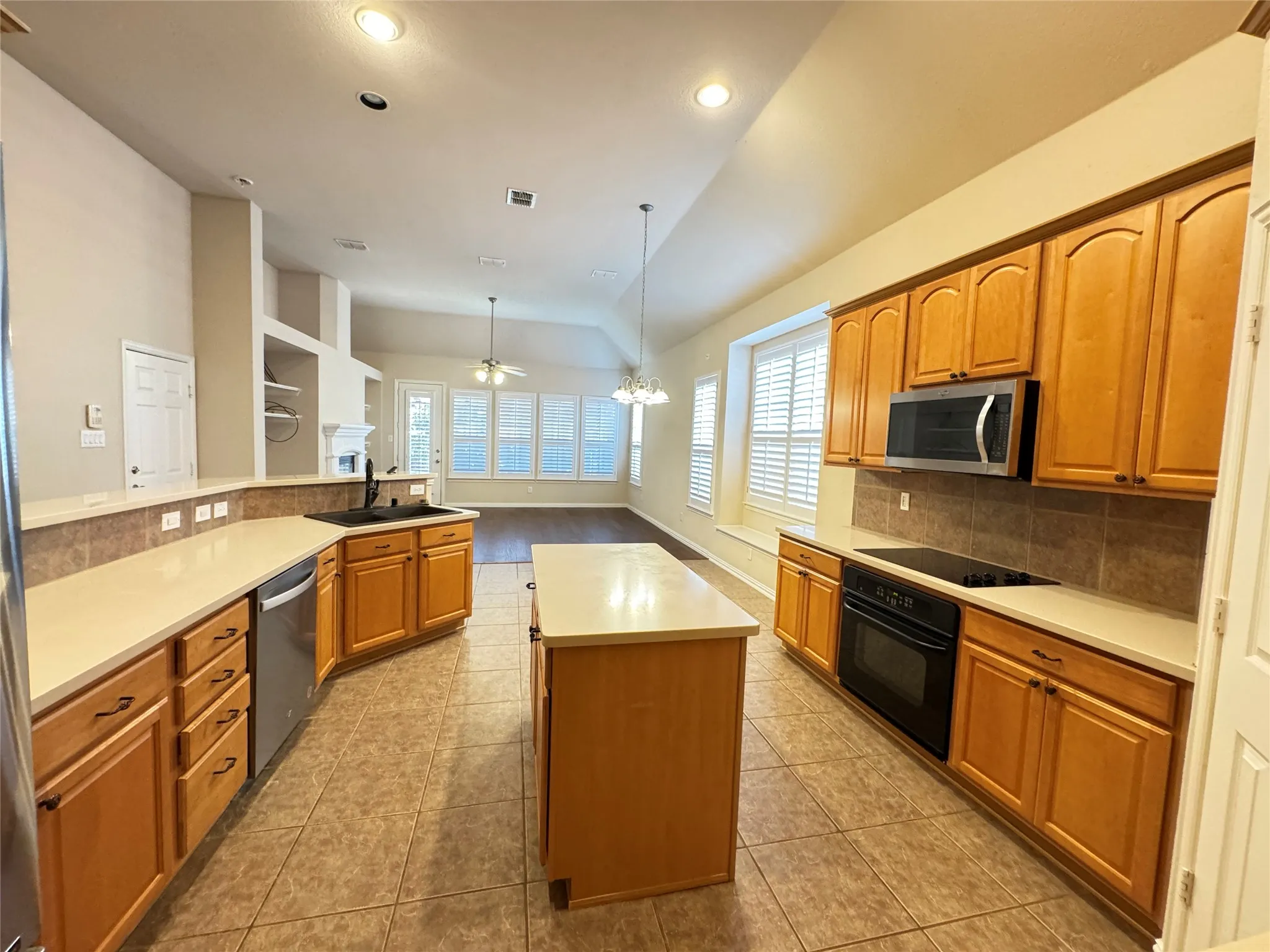 Single Family Residence For Rent in Collin County , 14620 Falling Leaf Drive, Frisco, Texas 75035, 3 Bedroom, 2 Bathroom, 2 Garage spaces, 2,330 Sqft, built in 2004, mls#21356692, Real Estate Agent in Frisco, Homes For Rent in Collin county, Homes For Rent in Frisco, Realtor in Frisco Texas, Real Estate Brokerage Independent Realty Texas, Luminita Cordes Realtor