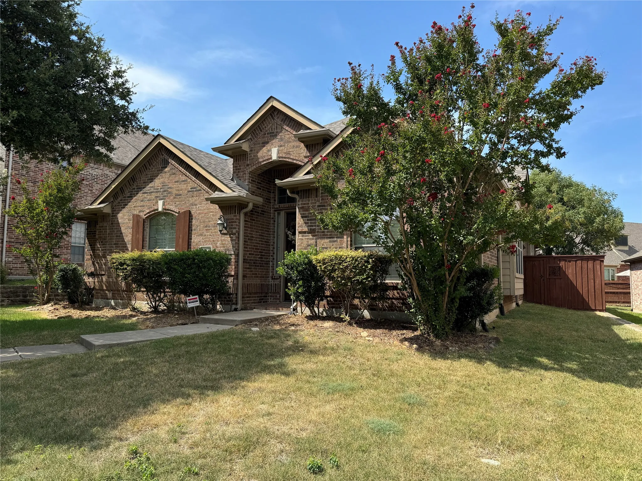 Single Family Residence For Rent in Collin County , 14620 Falling Leaf Drive, Frisco, Texas 75035, 3 Bedroom, 2 Bathroom, 2 Garage spaces, 2,330 Sqft, built in 2004, mls#21356692, Real Estate Agent in Frisco, Homes For Rent in Collin county, Homes For Rent in Frisco, Realtor in Frisco Texas, Real Estate Brokerage Independent Realty Texas, Luminita Cordes Realtor